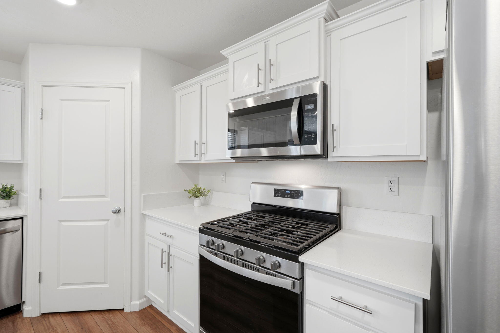 1033 E Loyola Ave, Visalia, CA 93292