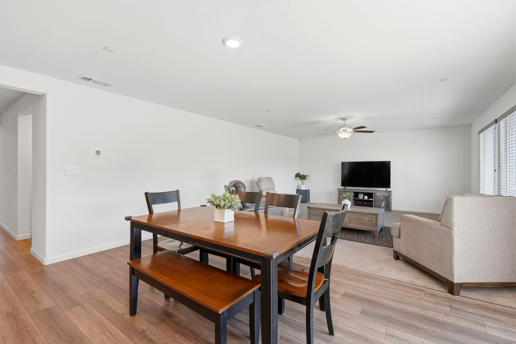 1033 E Loyola Ave, Visalia, CA 93292