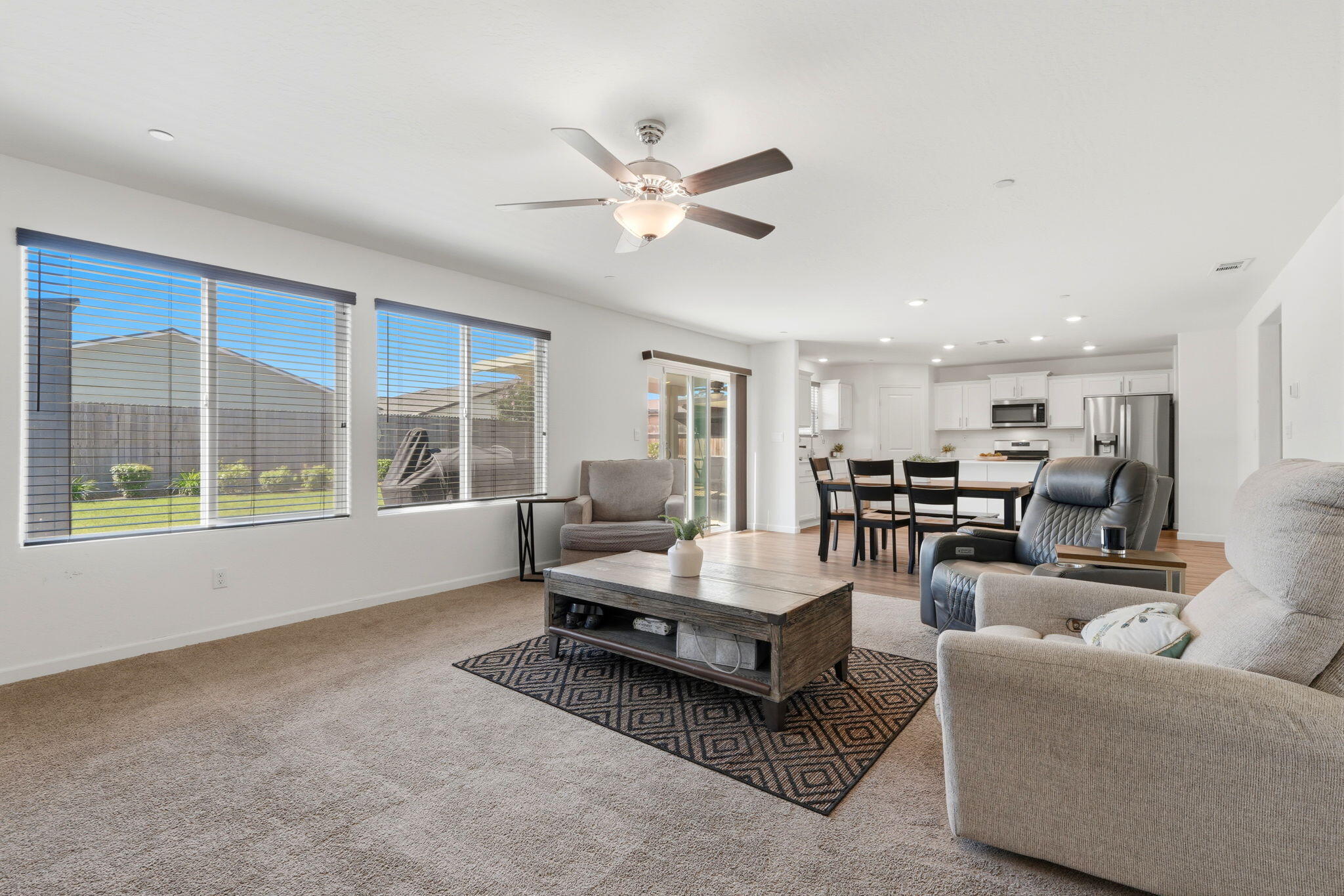 1033 E Loyola Ave, Visalia, CA 93292