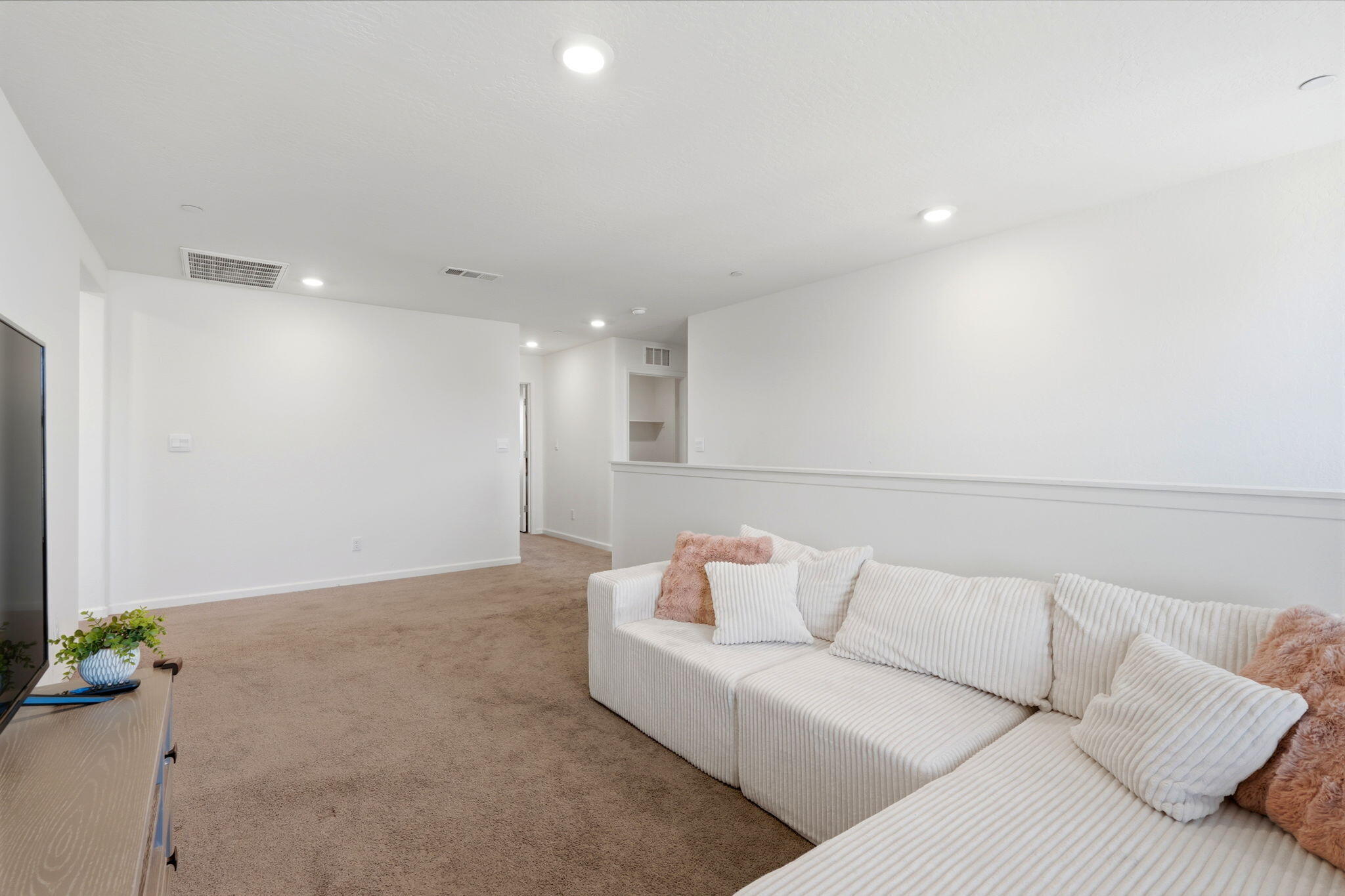 1033 E Loyola Ave, Visalia, CA 93292