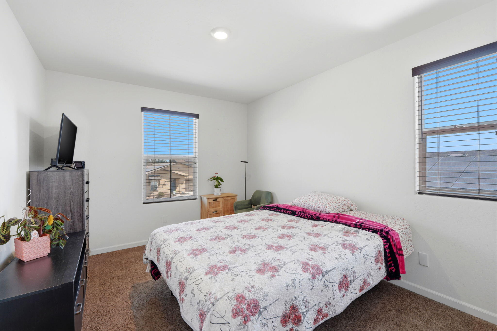 1033 E Loyola Ave, Visalia, CA 93292