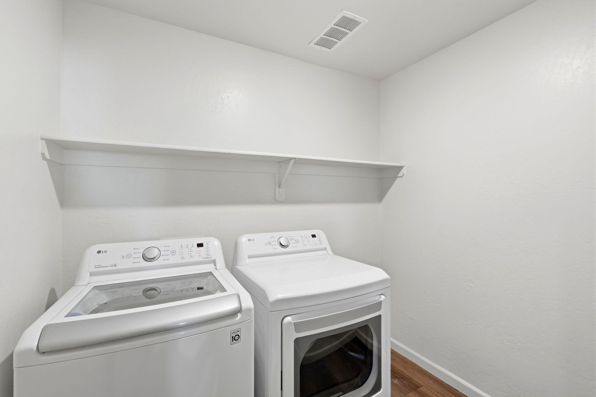 1033 E Loyola Ave, Visalia, CA 93292