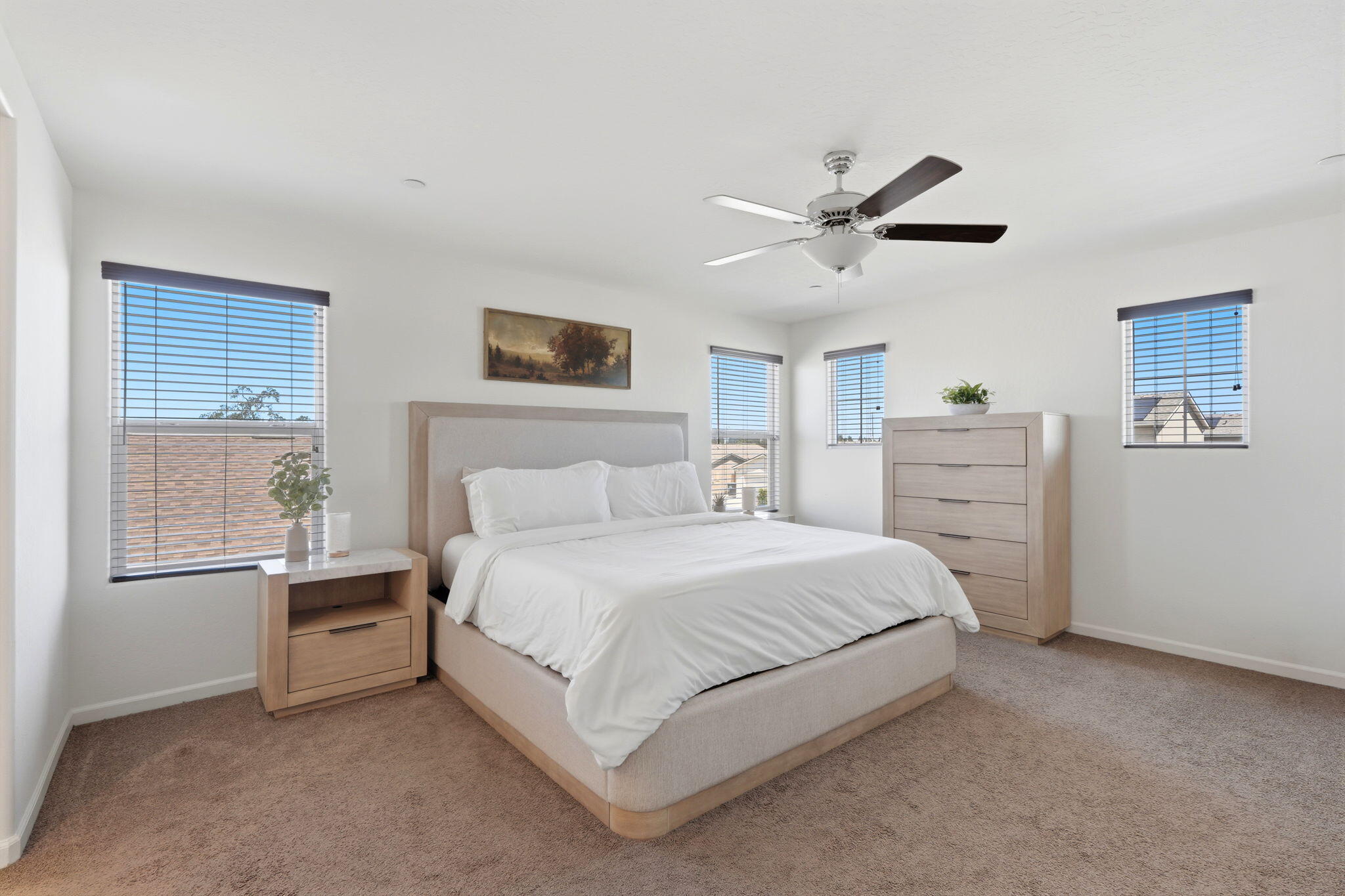 1033 E Loyola Ave, Visalia, CA 93292