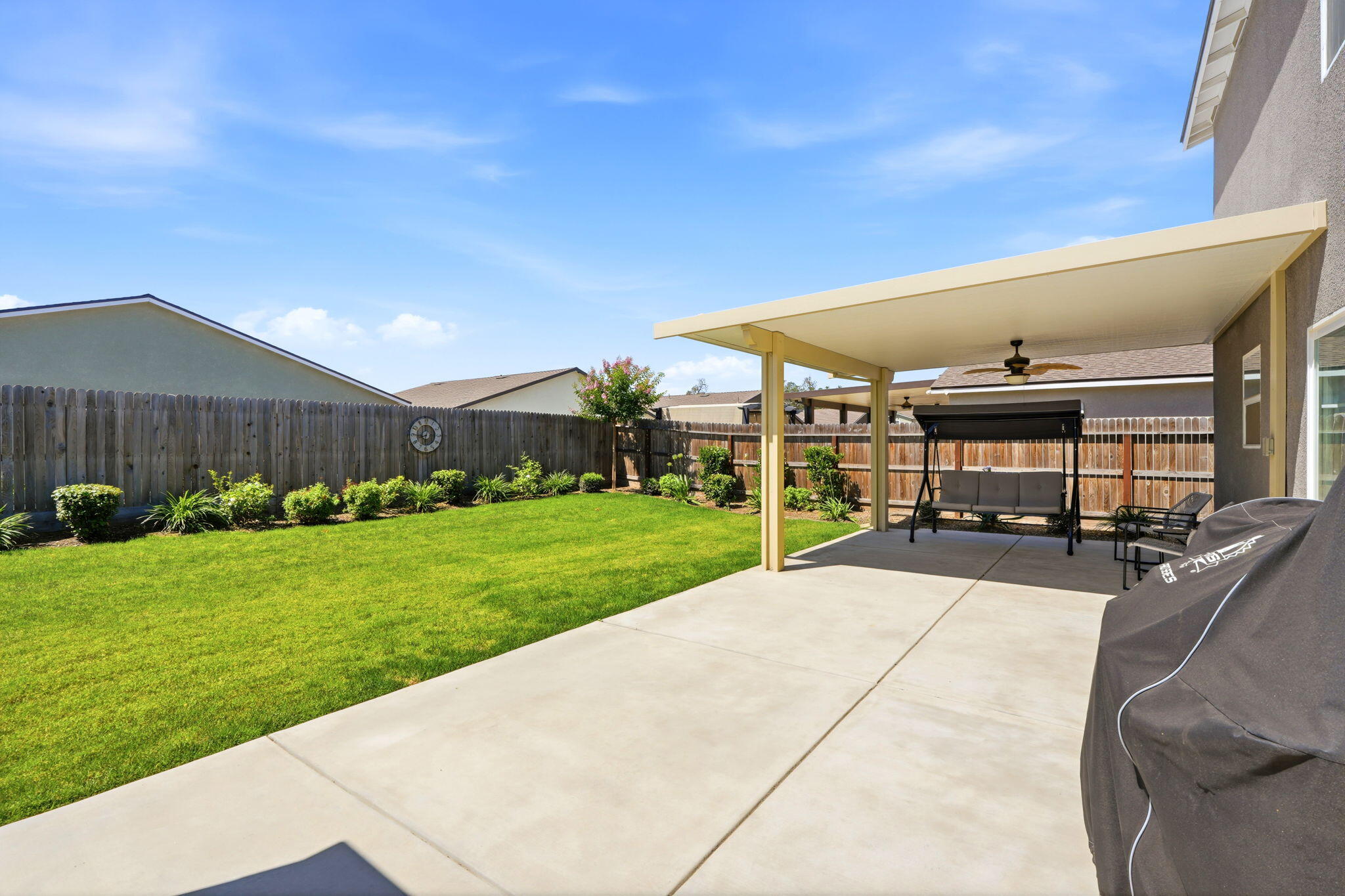 1033 E Loyola Ave, Visalia, CA 93292