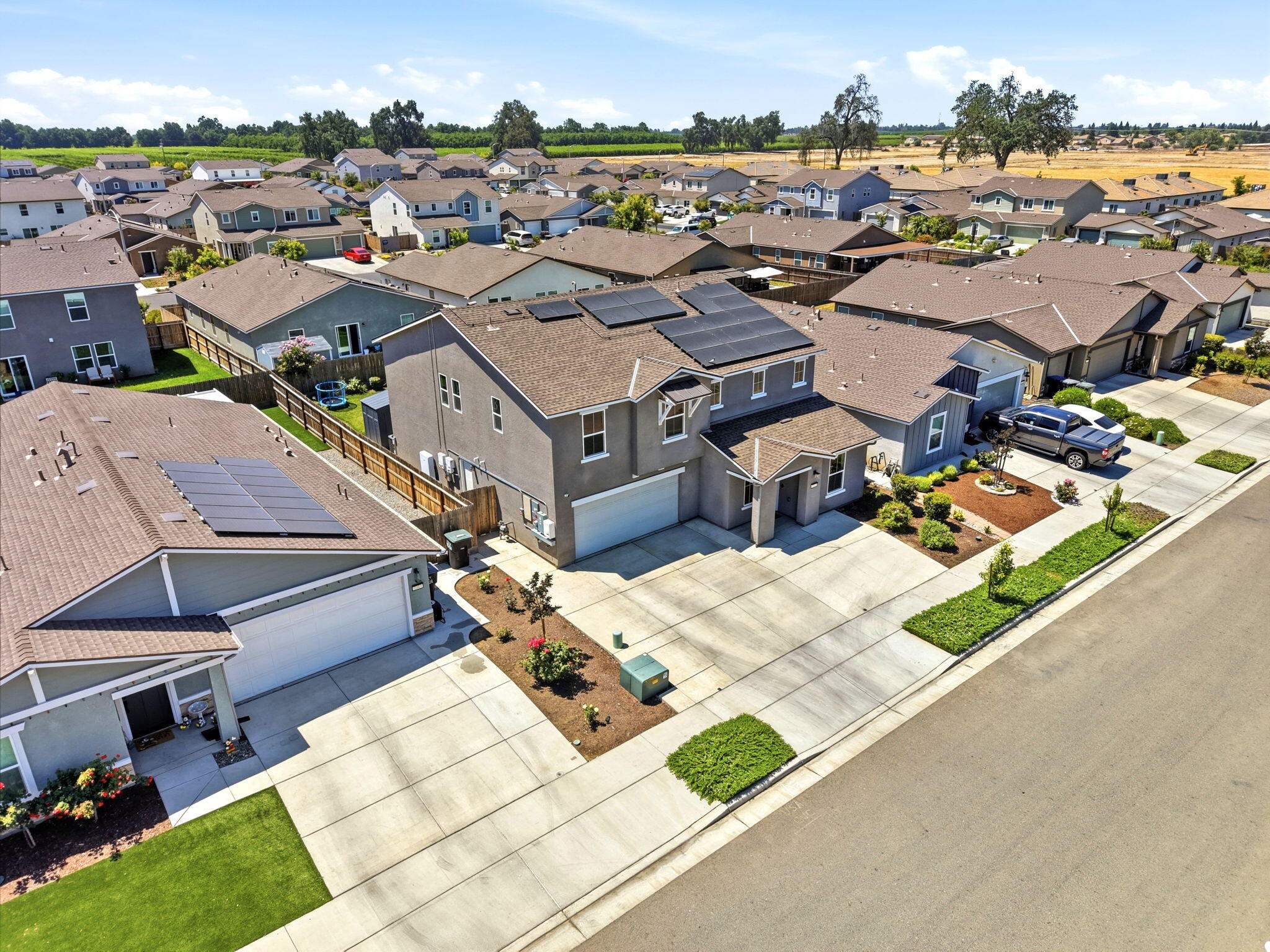 1033 E Loyola Ave, Visalia, CA 93292