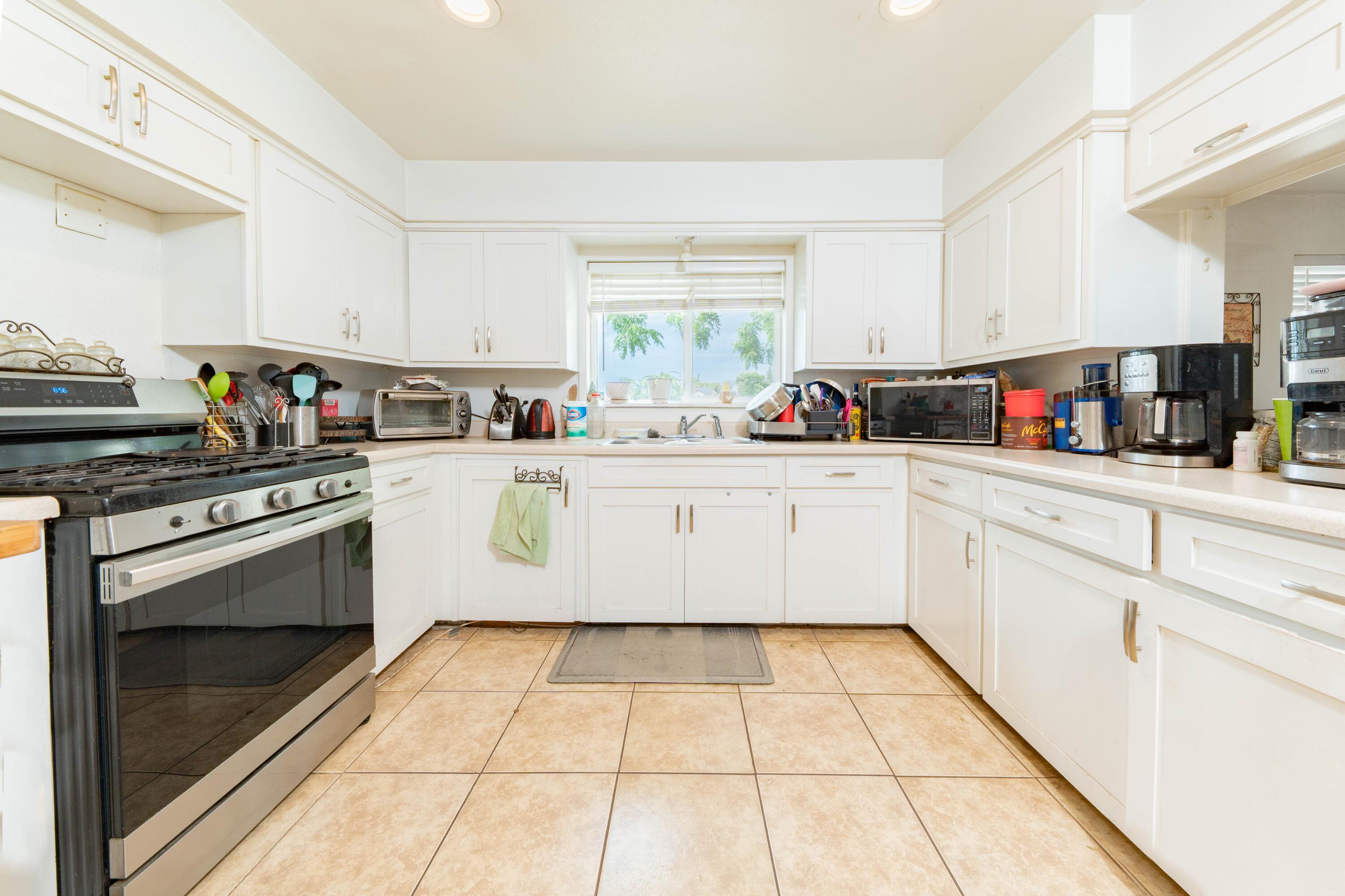 1209 W 6th, Hanford, CA 93230