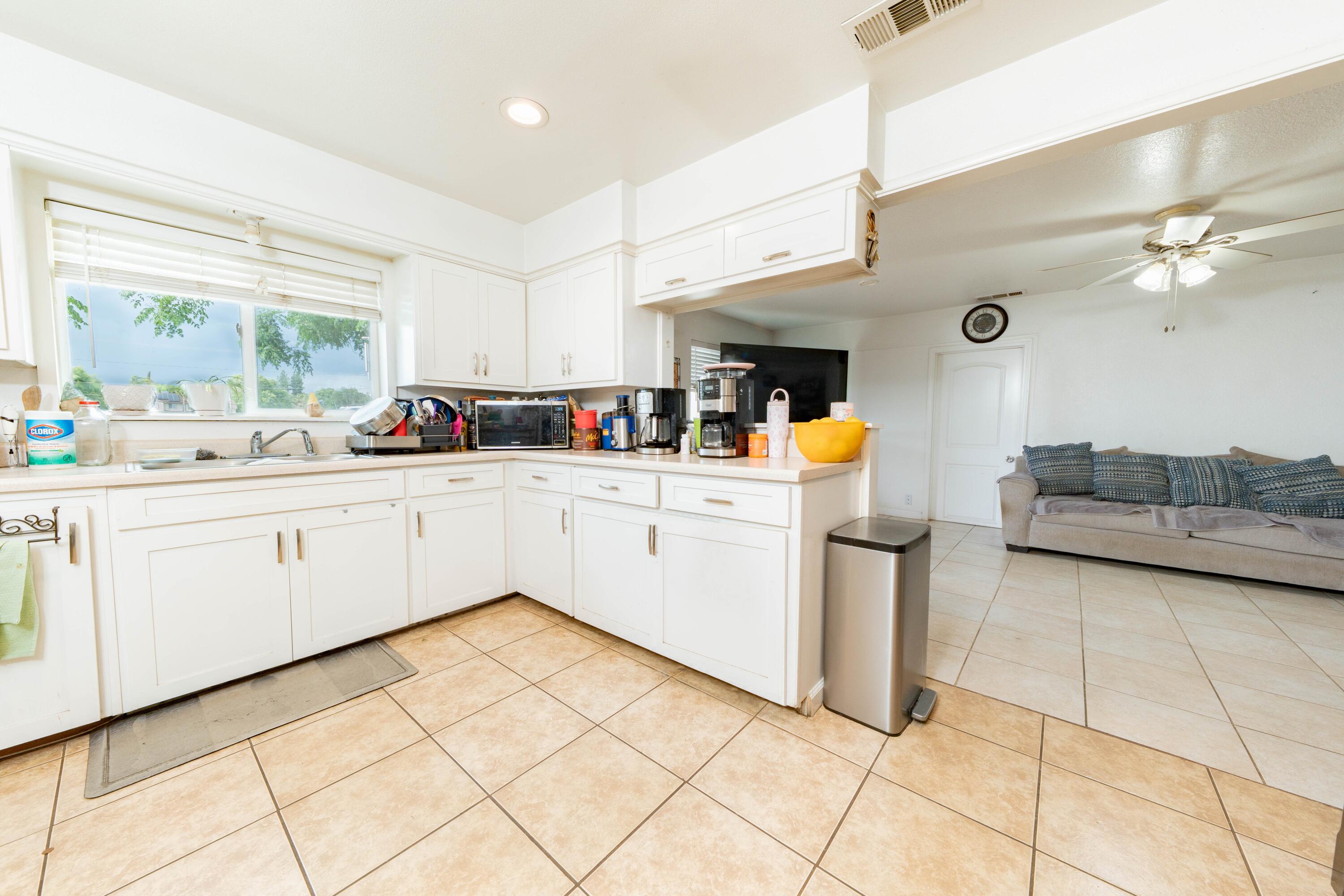 1209 W 6th, Hanford, CA 93230
