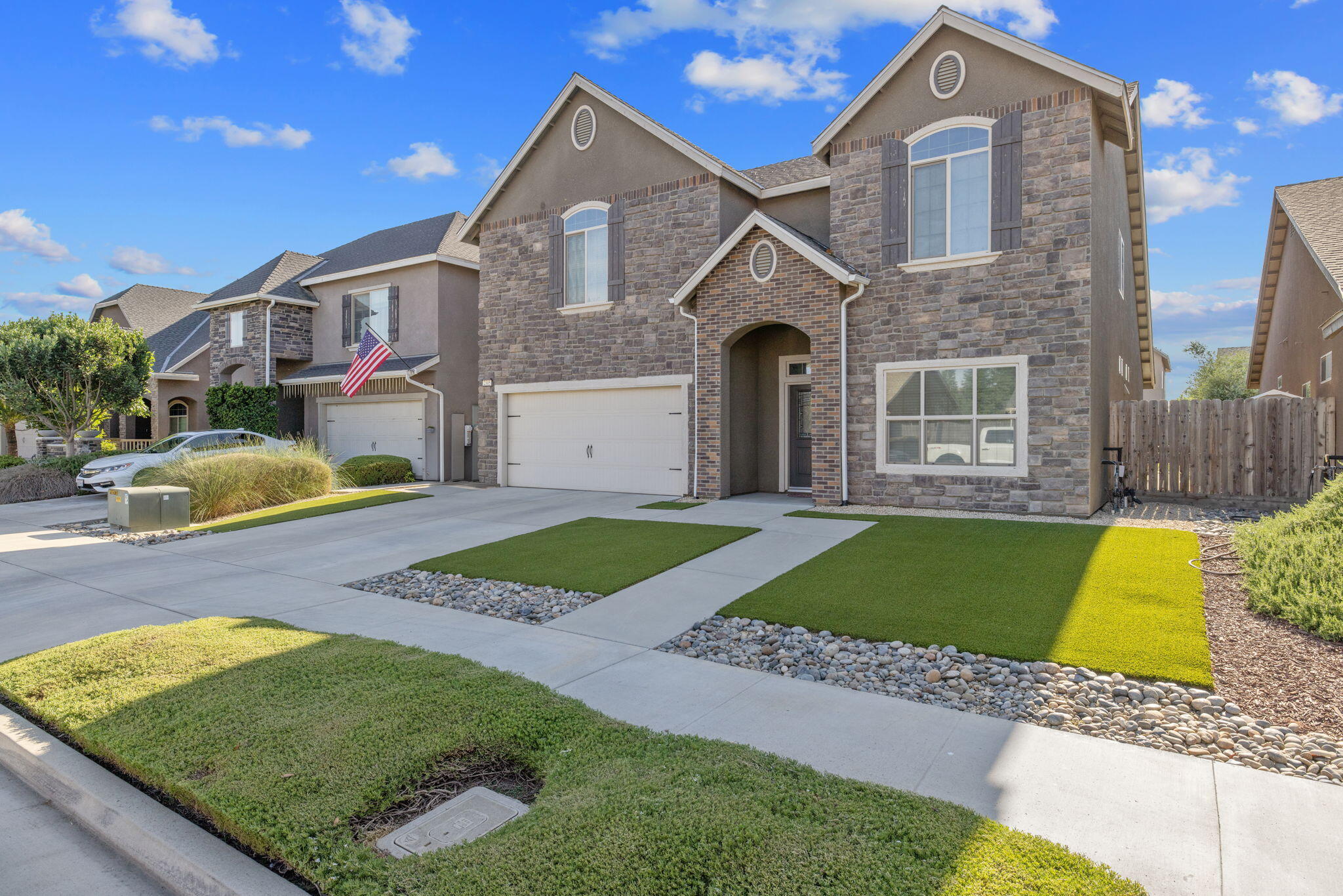 2305 N Fairway Ct, Visalia, CA 93291