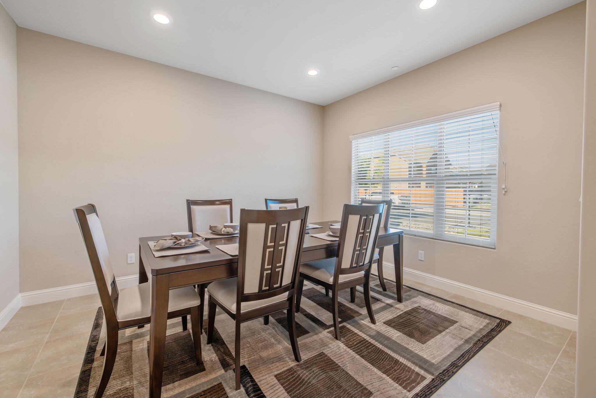 2305 N Fairway Ct, Visalia, CA 93291