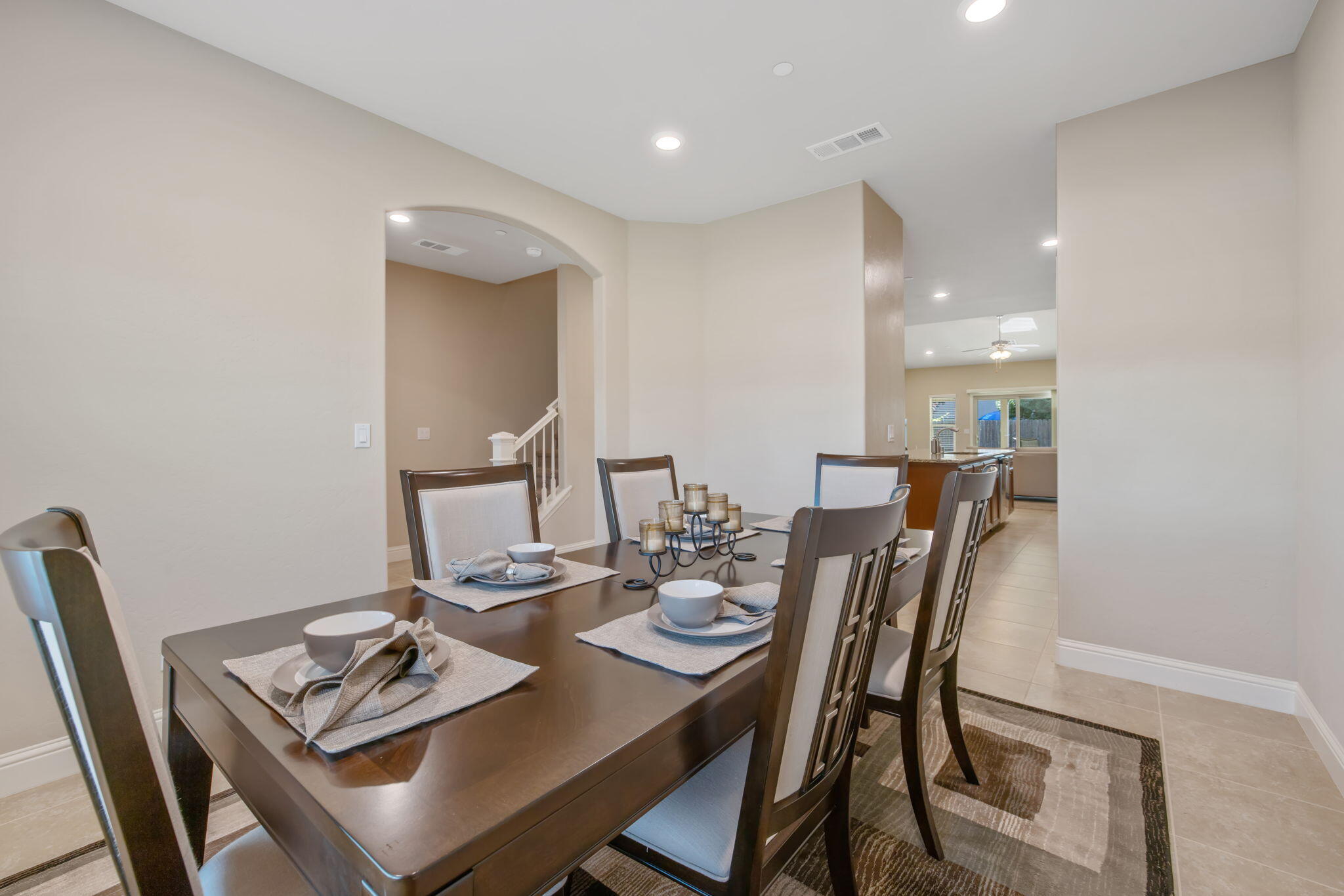2305 N Fairway Ct, Visalia, CA 93291