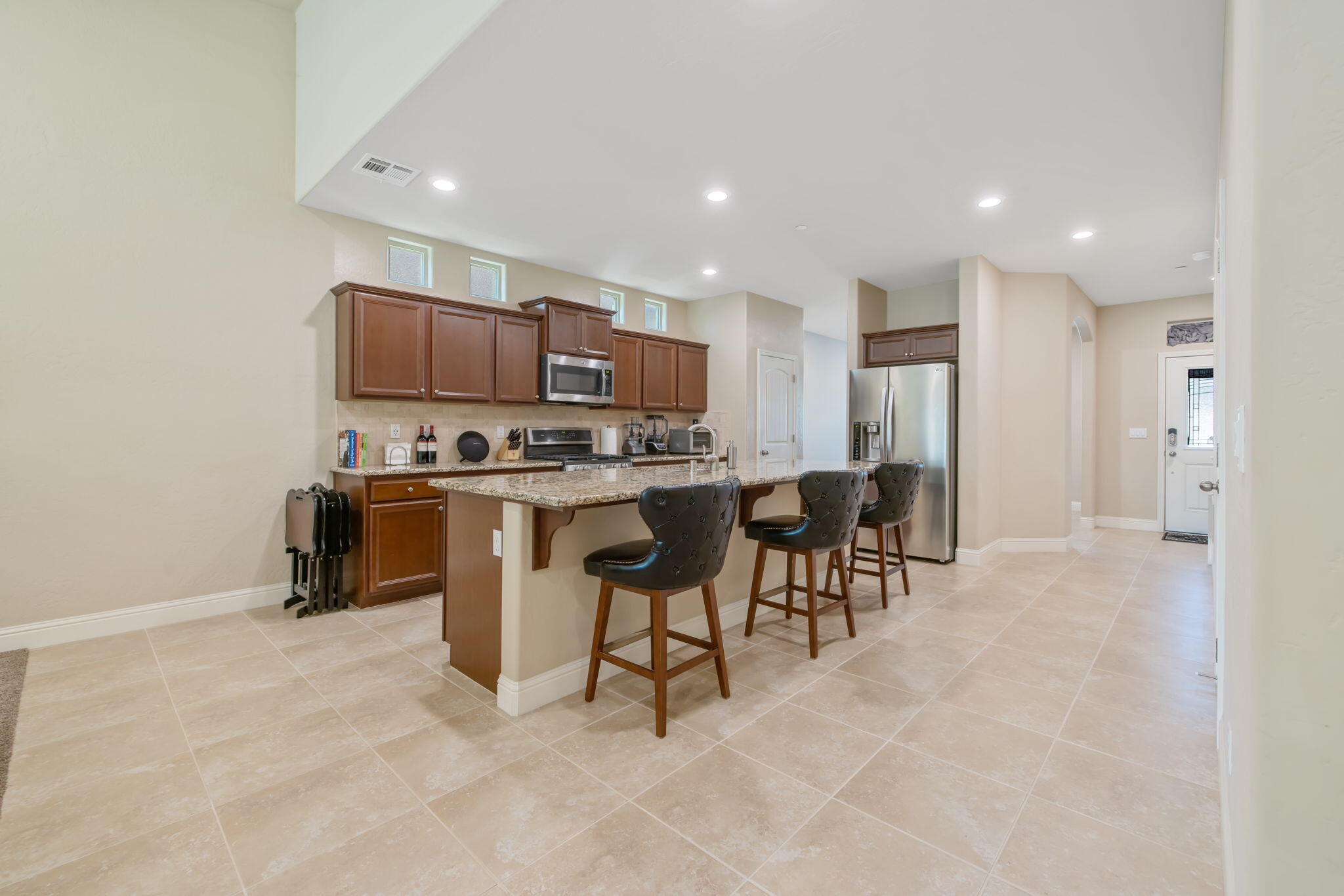 2305 N Fairway Ct, Visalia, CA 93291