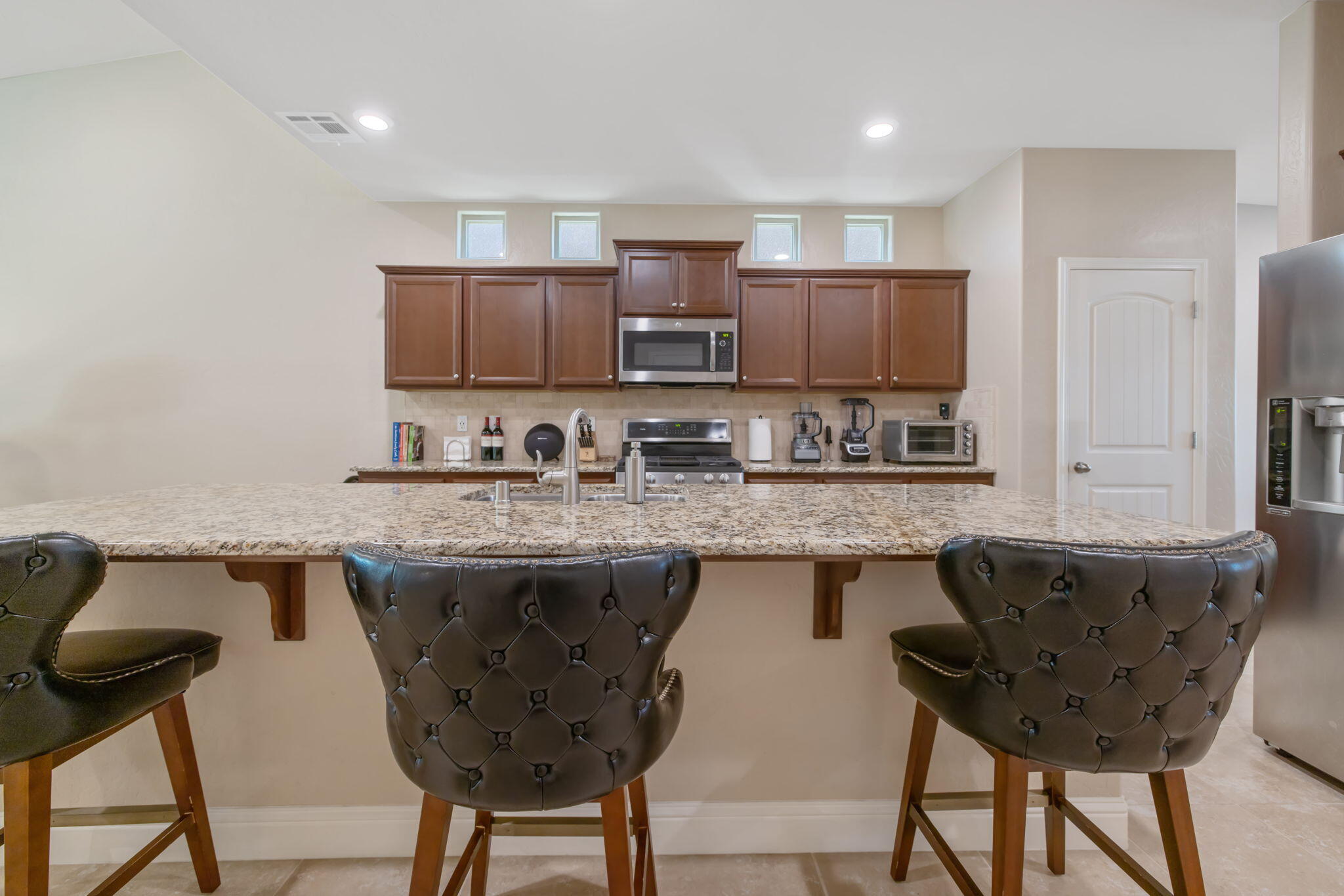 2305 N Fairway Ct, Visalia, CA 93291