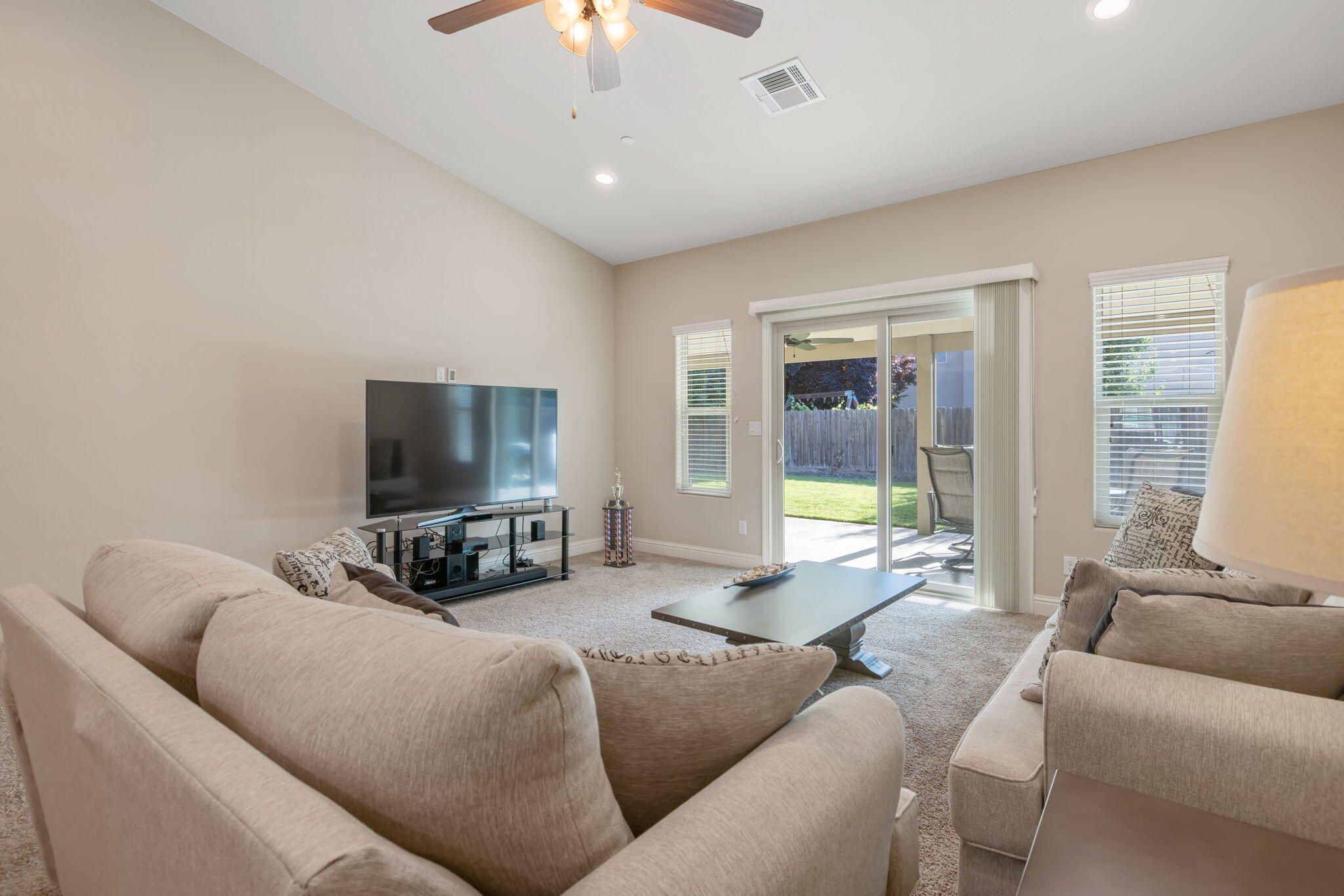 2305 N Fairway Ct, Visalia, CA 93291