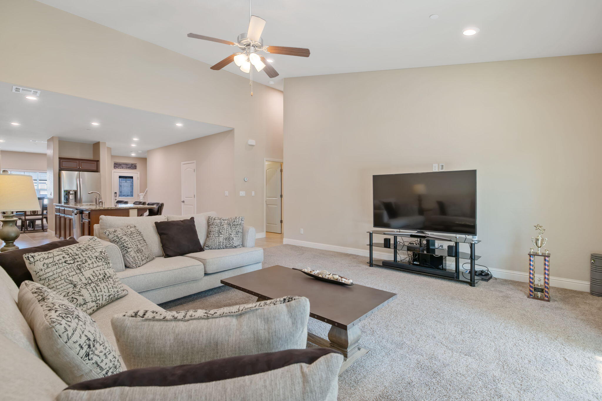 2305 N Fairway Ct, Visalia, CA 93291