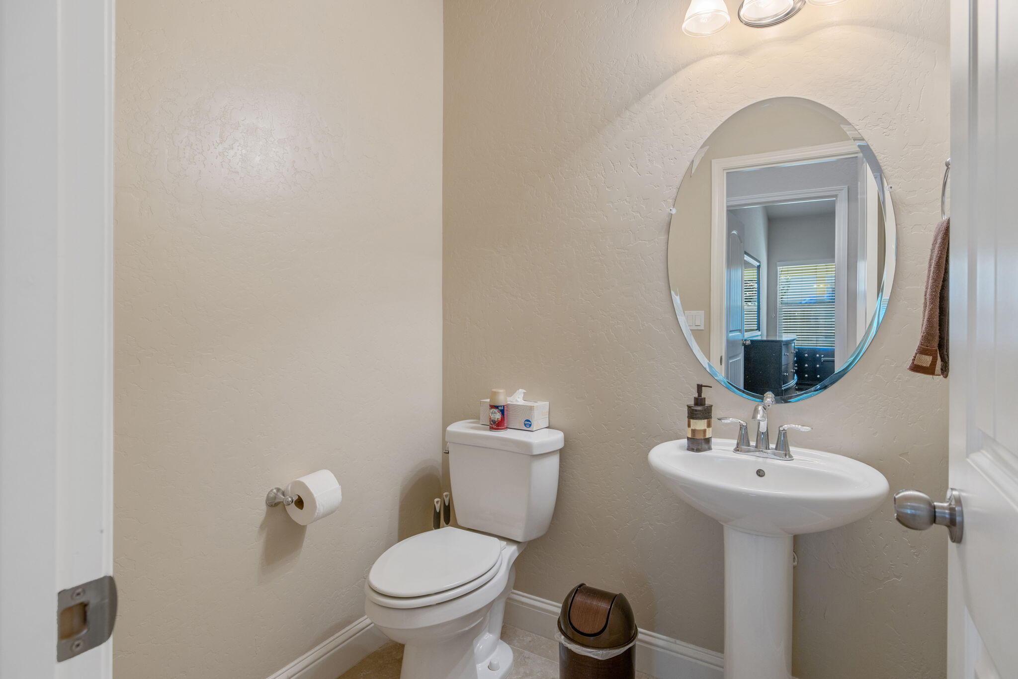 2305 N Fairway Ct, Visalia, CA 93291