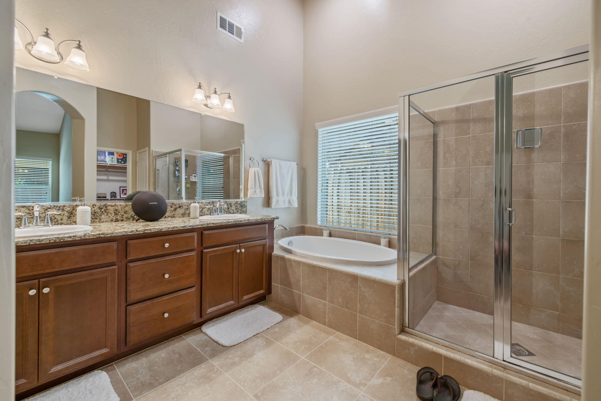 2305 N Fairway Ct, Visalia, CA 93291