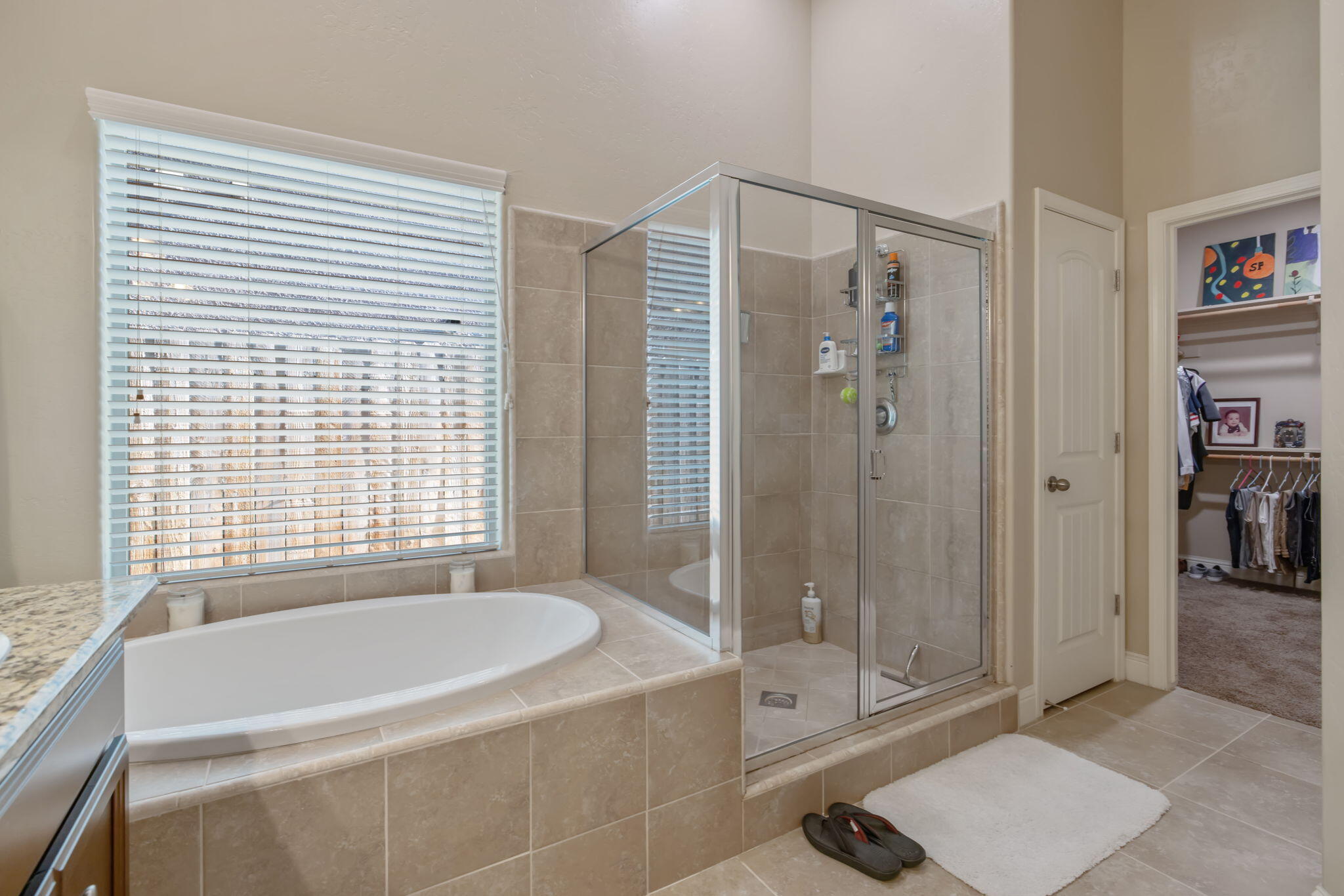 2305 N Fairway Ct, Visalia, CA 93291