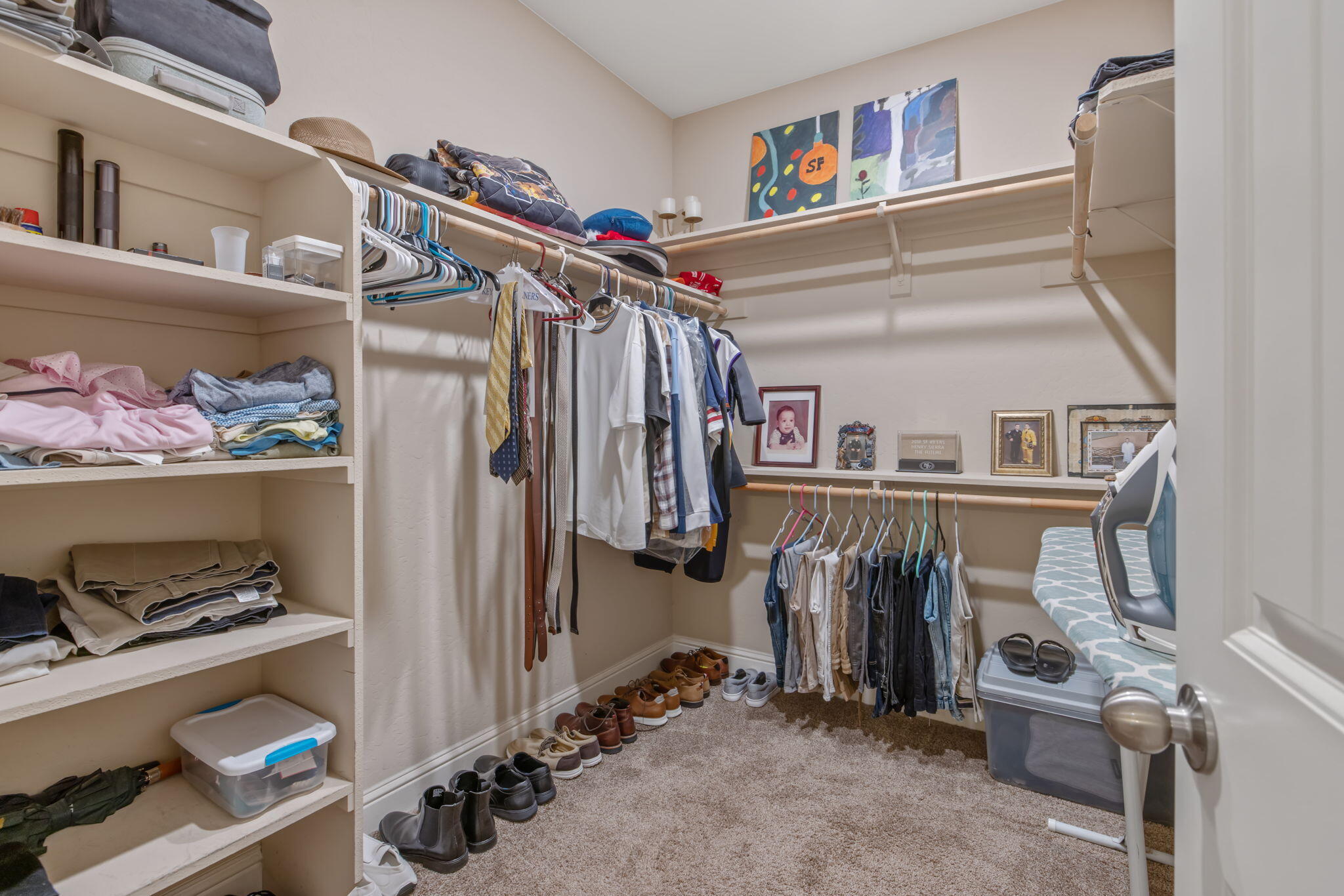 2305 N Fairway Ct, Visalia, CA 93291