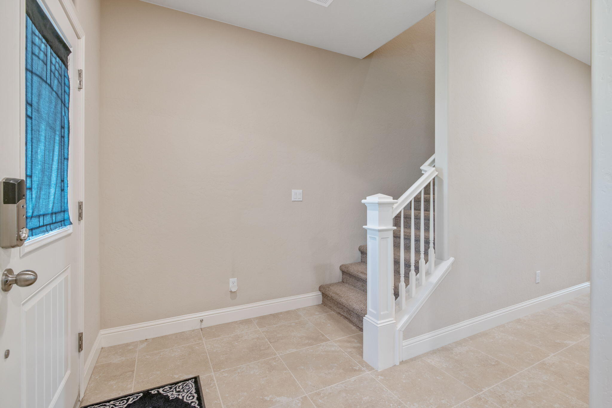 2305 N Fairway Ct, Visalia, CA 93291
