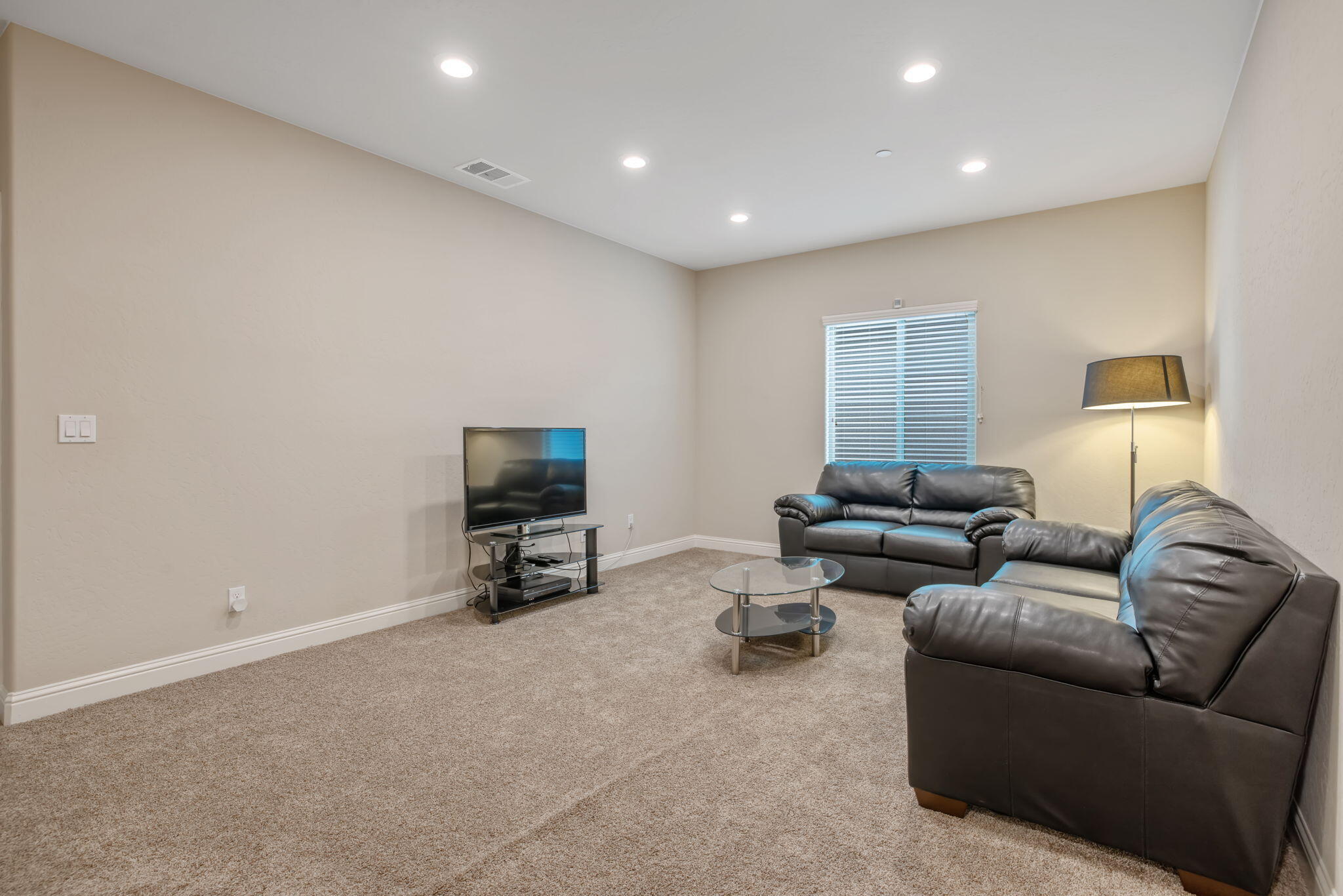 2305 N Fairway Ct, Visalia, CA 93291