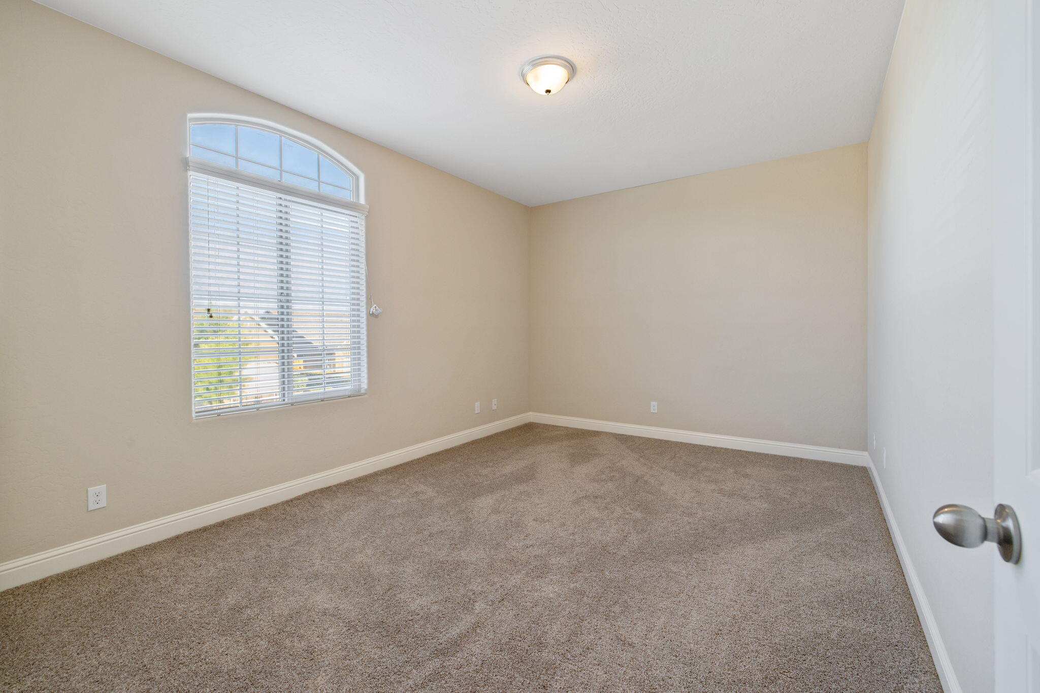 2305 N Fairway Ct, Visalia, CA 93291