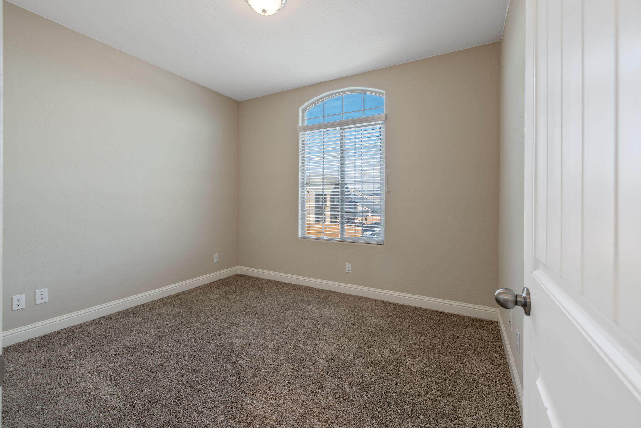 2305 N Fairway Ct, Visalia, CA 93291