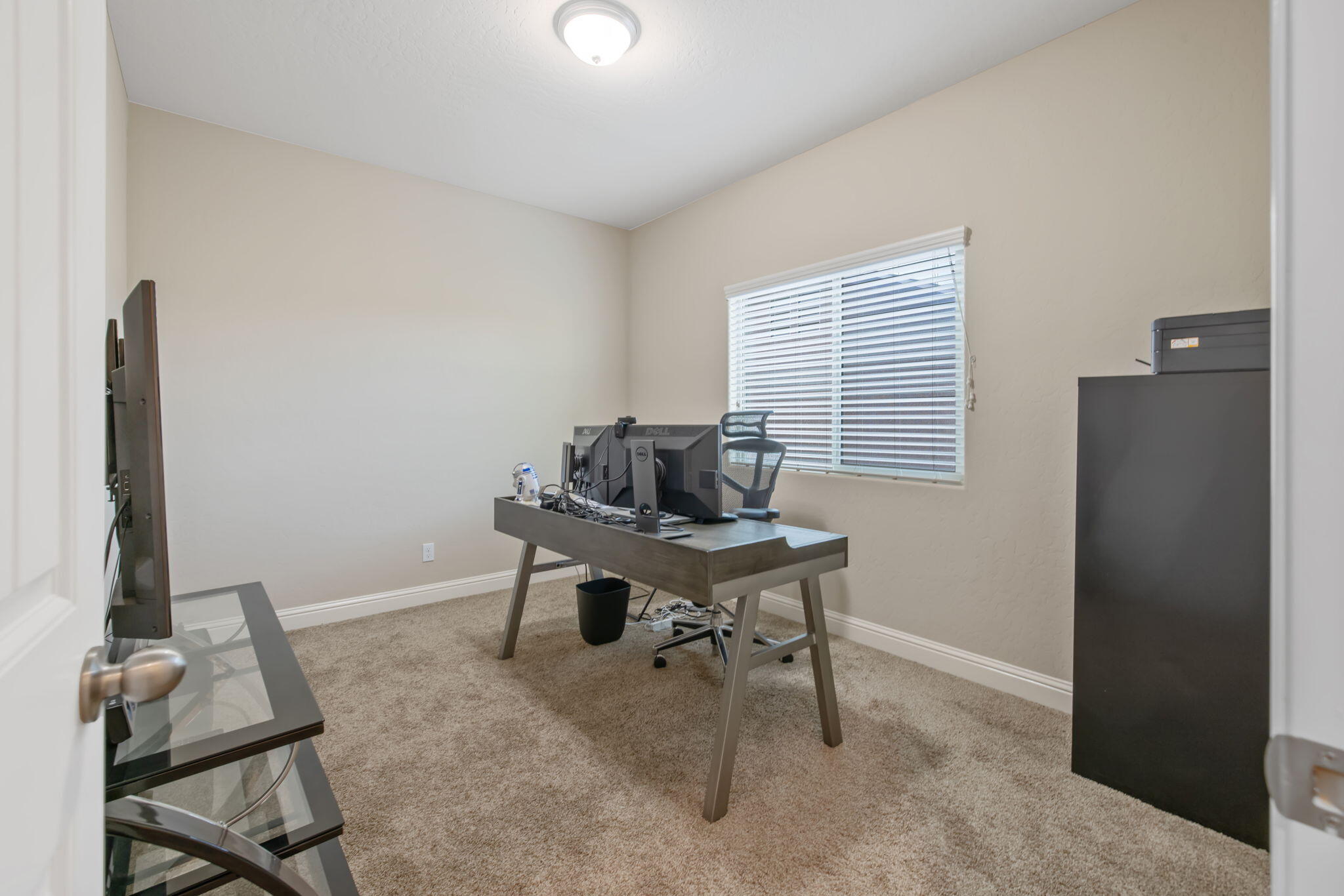 2305 N Fairway Ct, Visalia, CA 93291