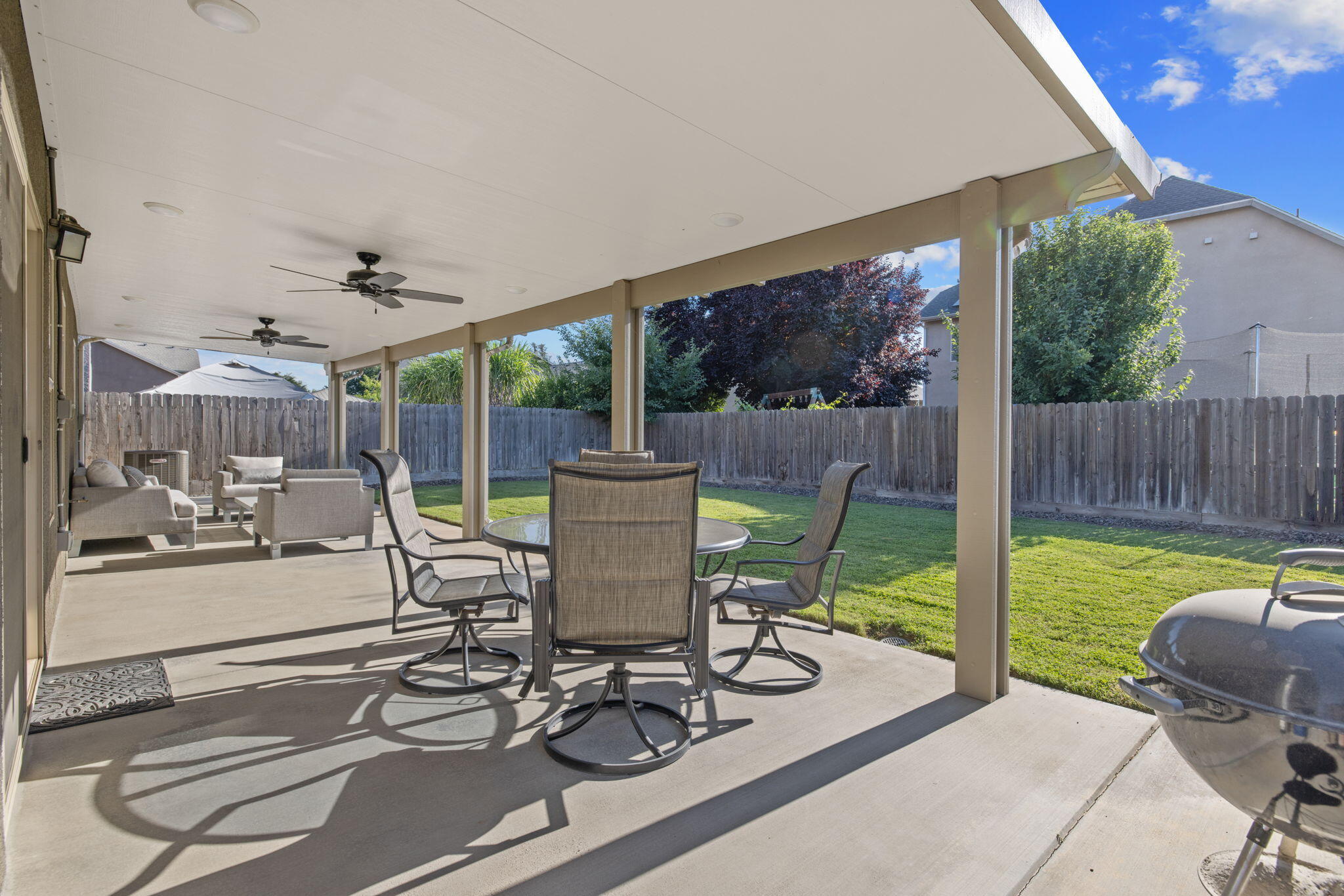 2305 N Fairway Ct, Visalia, CA 93291