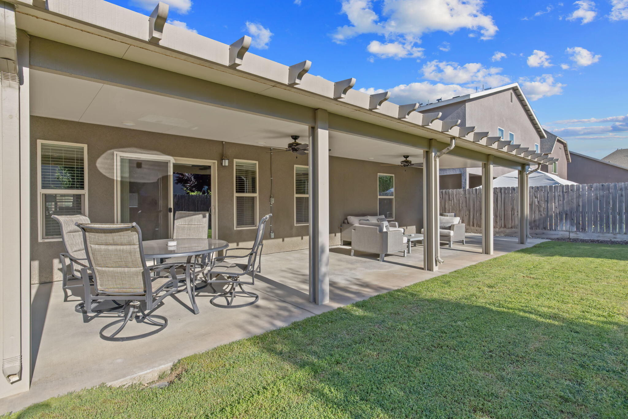 2305 N Fairway Ct, Visalia, CA 93291
