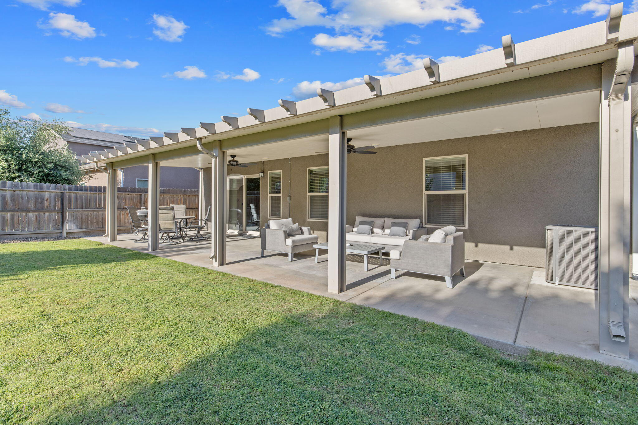 2305 N Fairway Ct, Visalia, CA 93291