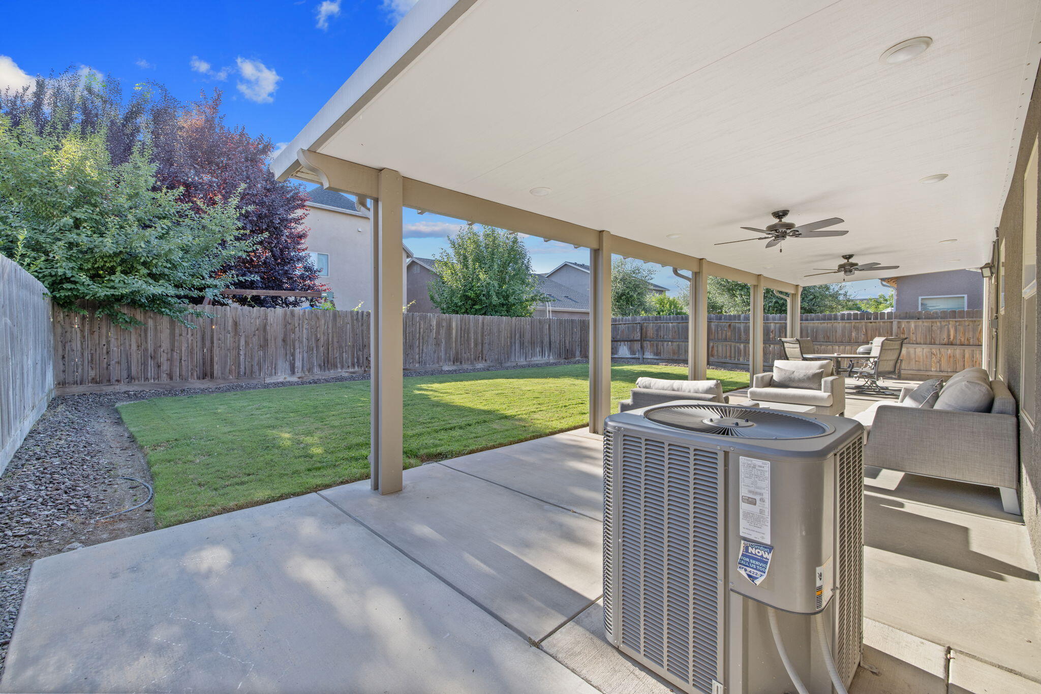 2305 N Fairway Ct, Visalia, CA 93291