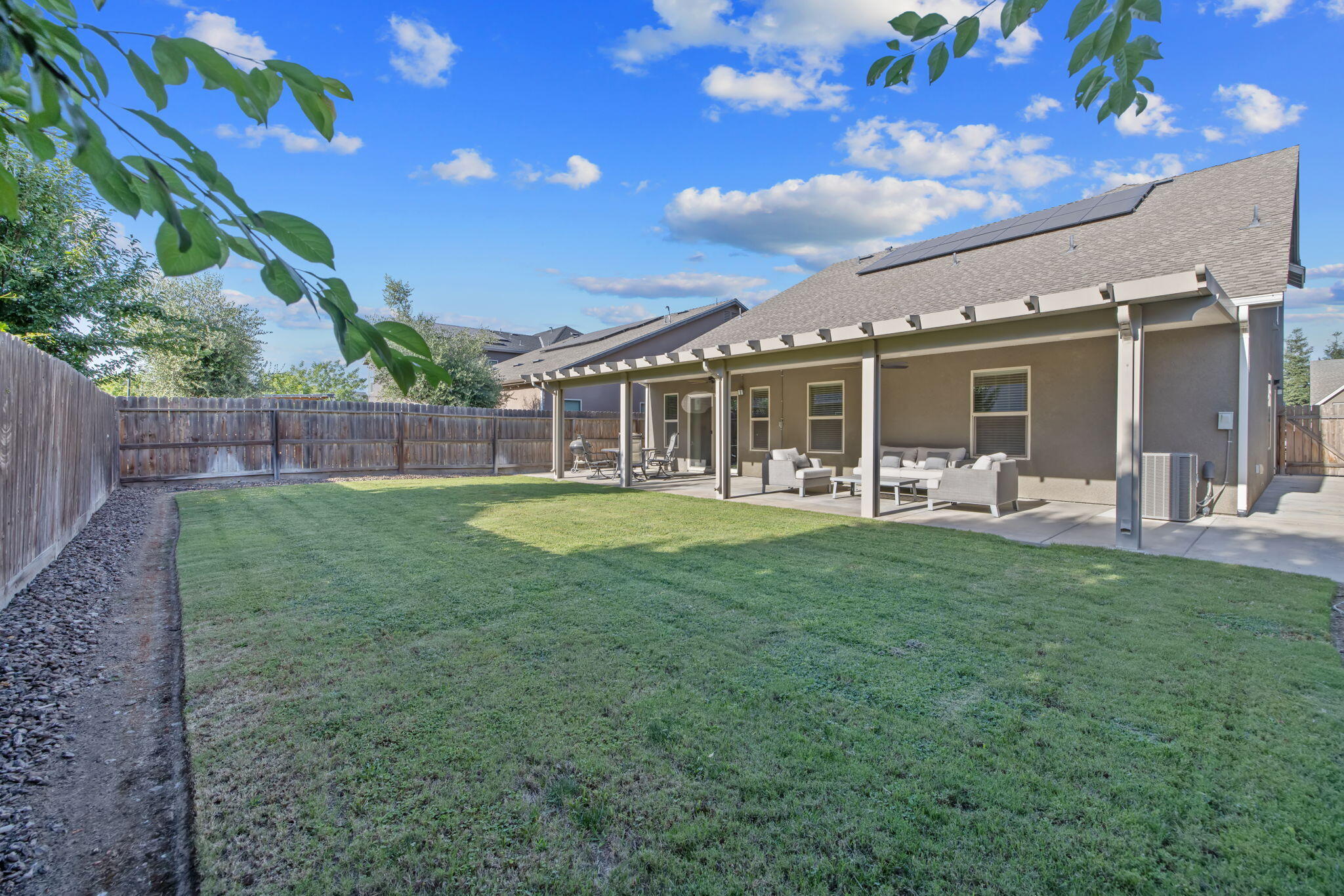 2305 N Fairway Ct, Visalia, CA 93291