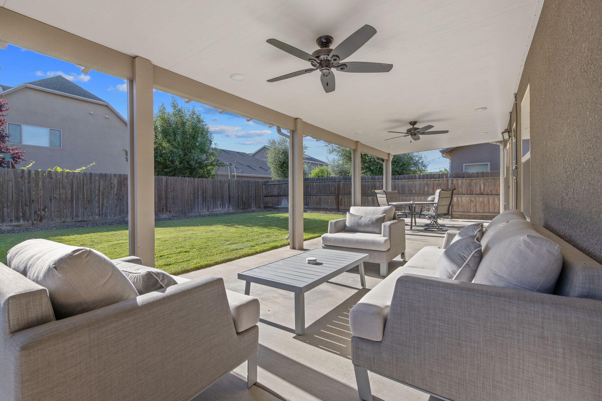 2305 N Fairway Ct, Visalia, CA 93291