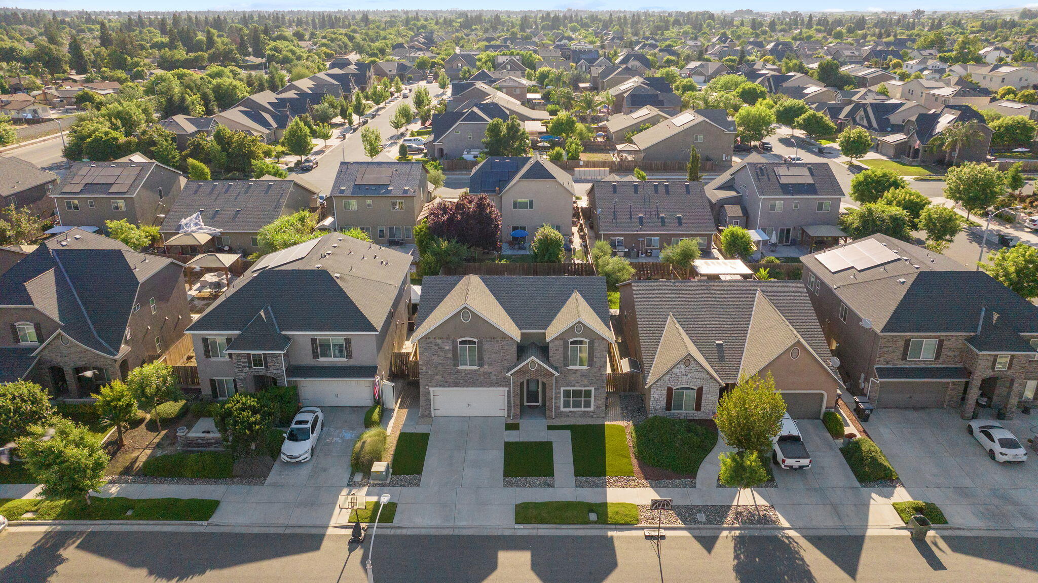 2305 N Fairway Ct, Visalia, CA 93291