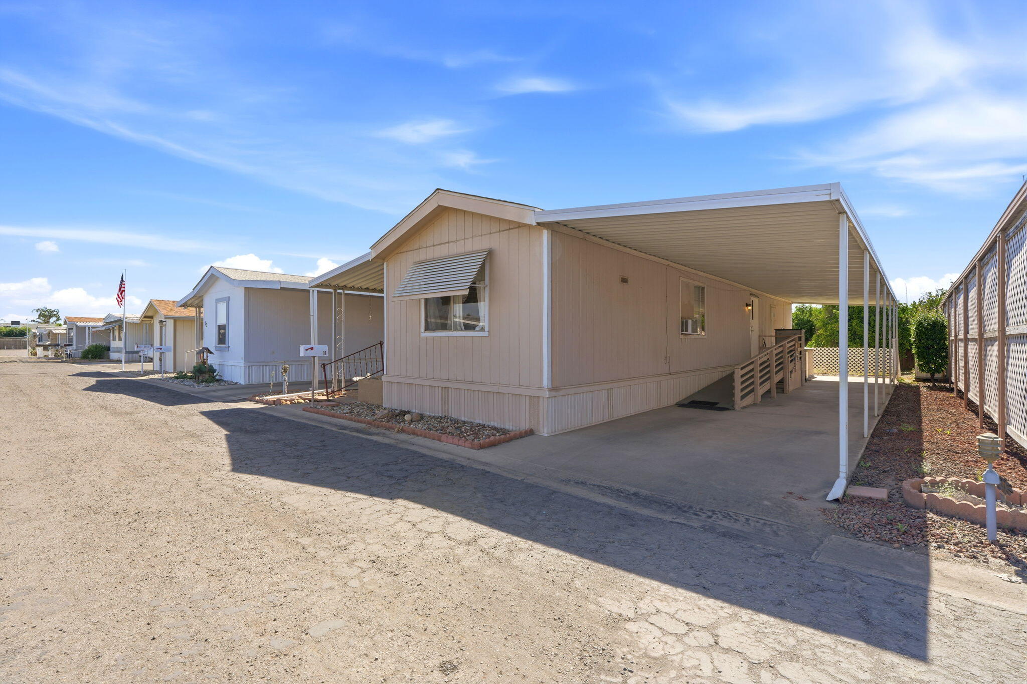 550 W Hermosa St #11, Lindsay, CA 93247