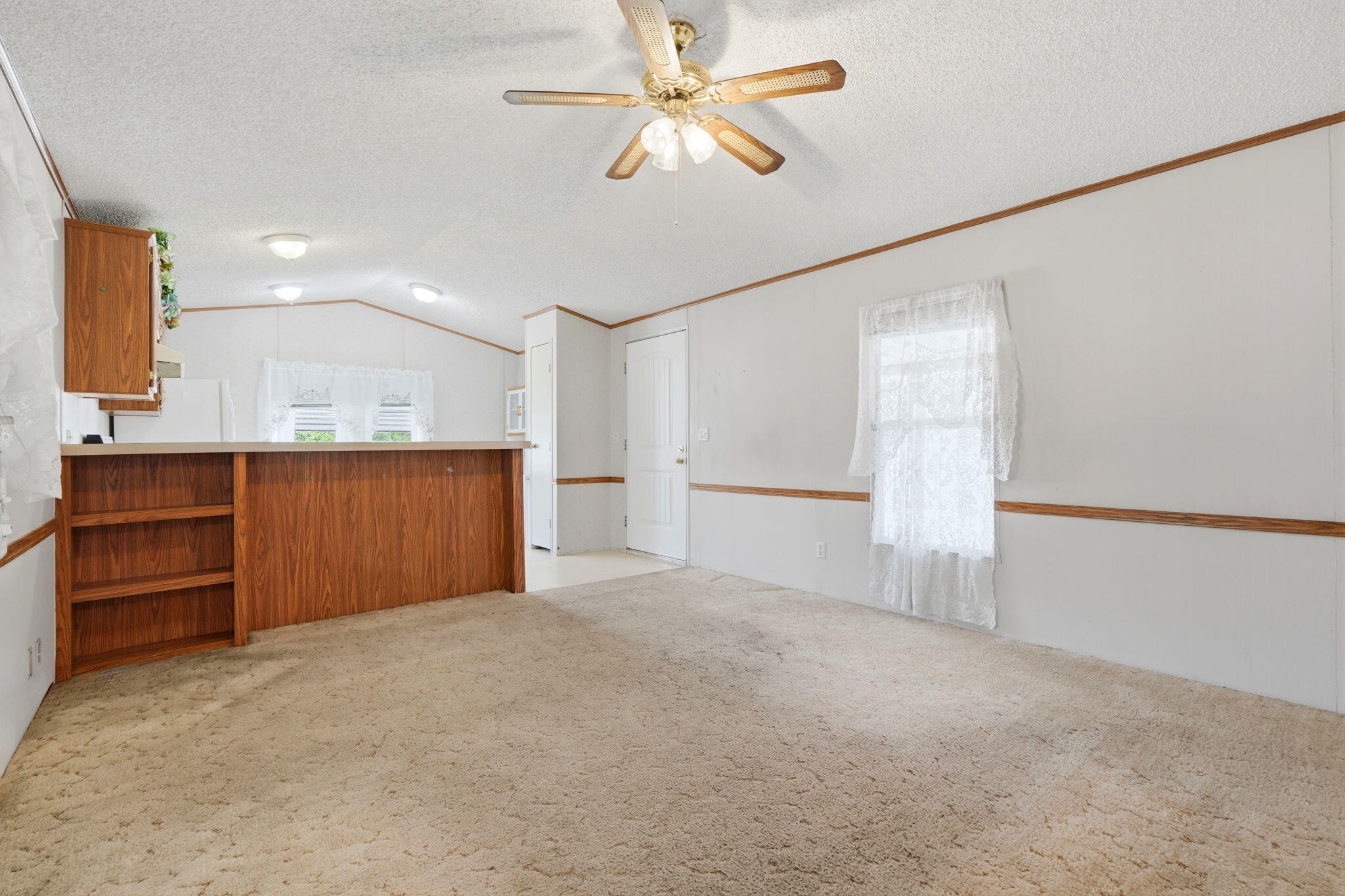 550 W Hermosa St #11, Lindsay, CA 93247