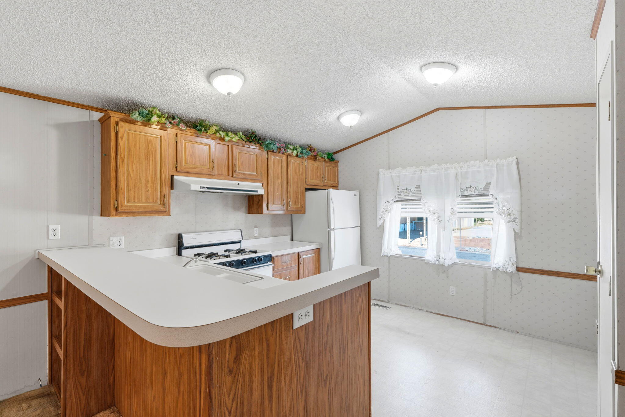 550 W Hermosa St #11, Lindsay, CA 93247