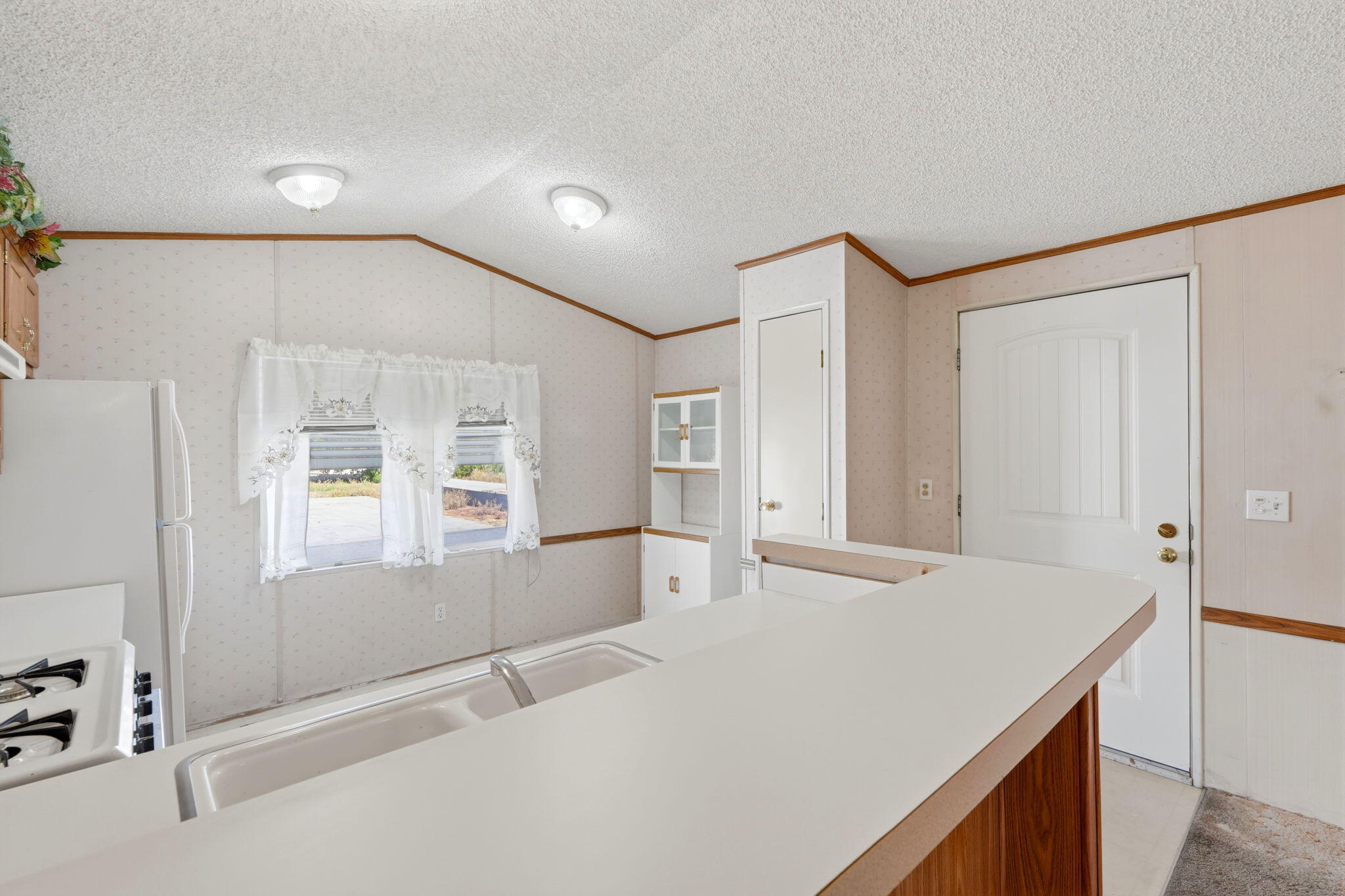 550 W Hermosa St #11, Lindsay, CA 93247