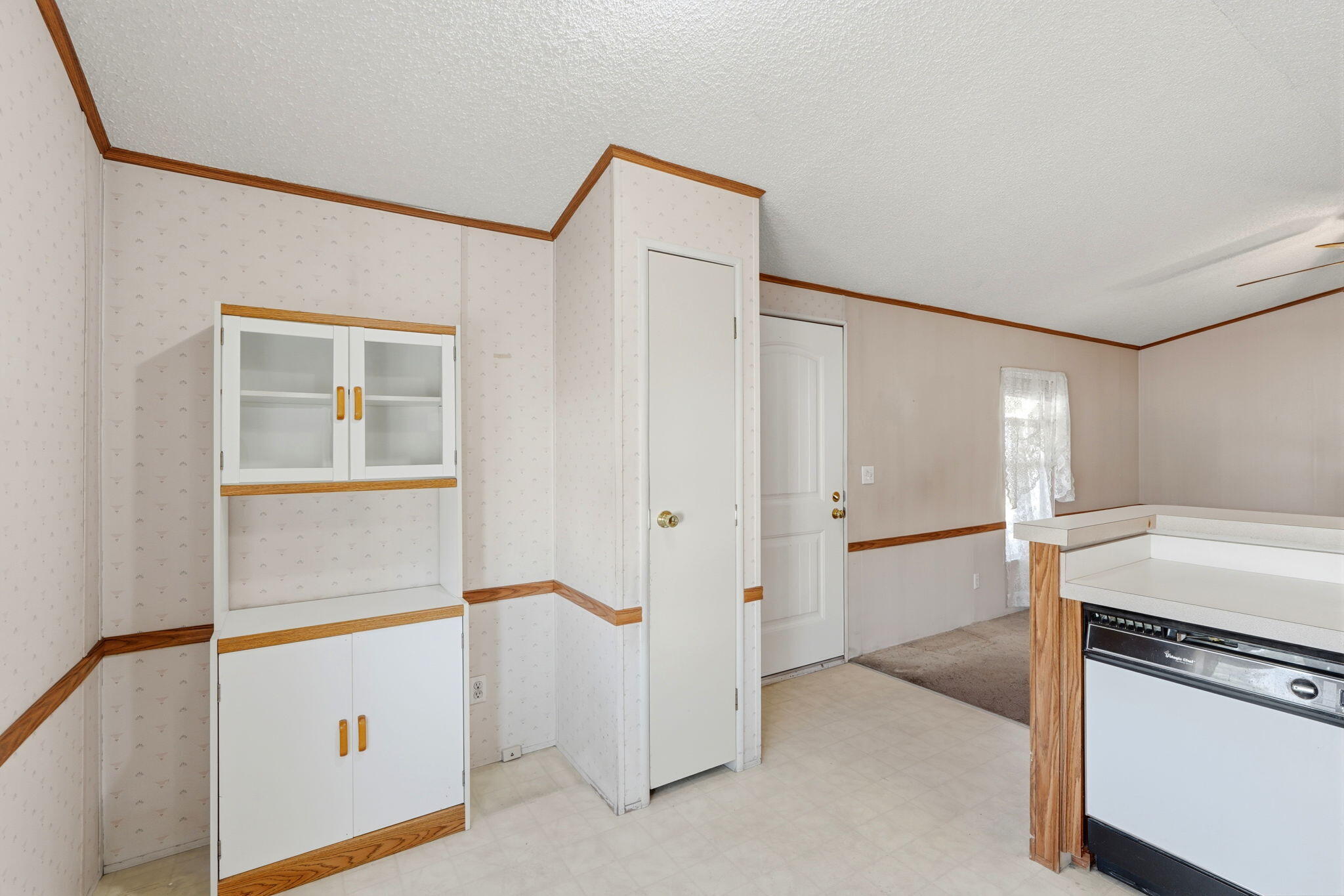 550 W Hermosa St #11, Lindsay, CA 93247