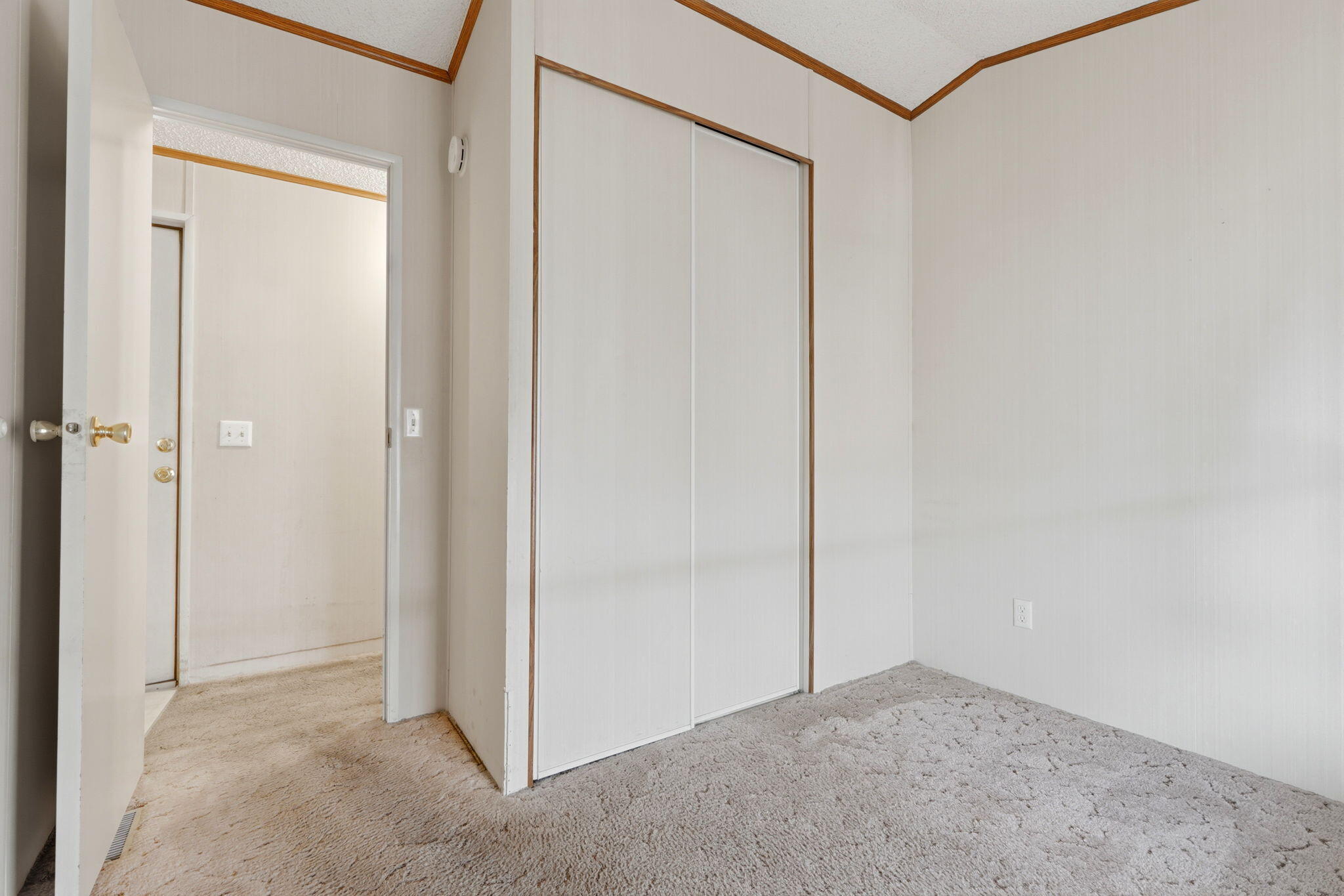 550 W Hermosa St #11, Lindsay, CA 93247