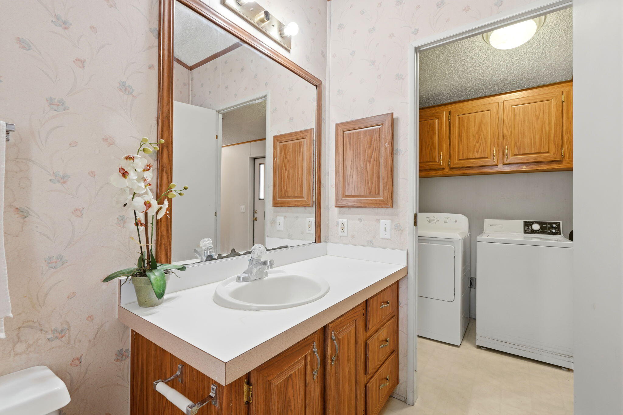 550 W Hermosa St #11, Lindsay, CA 93247