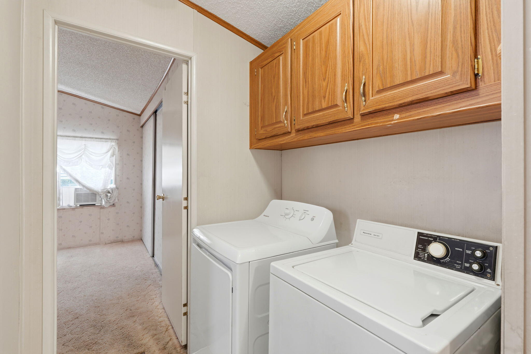 550 W Hermosa St #11, Lindsay, CA 93247