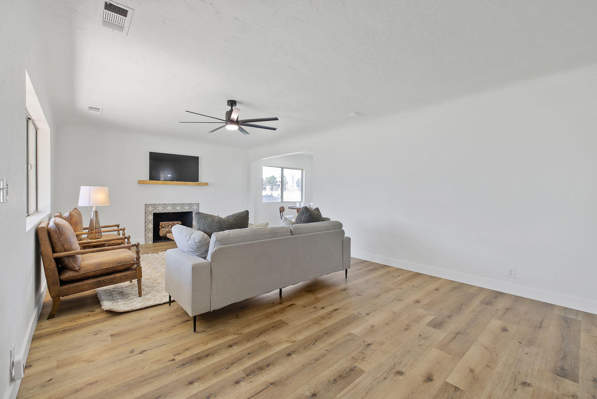 301 Lenox Ave, Exeter, CA 93221