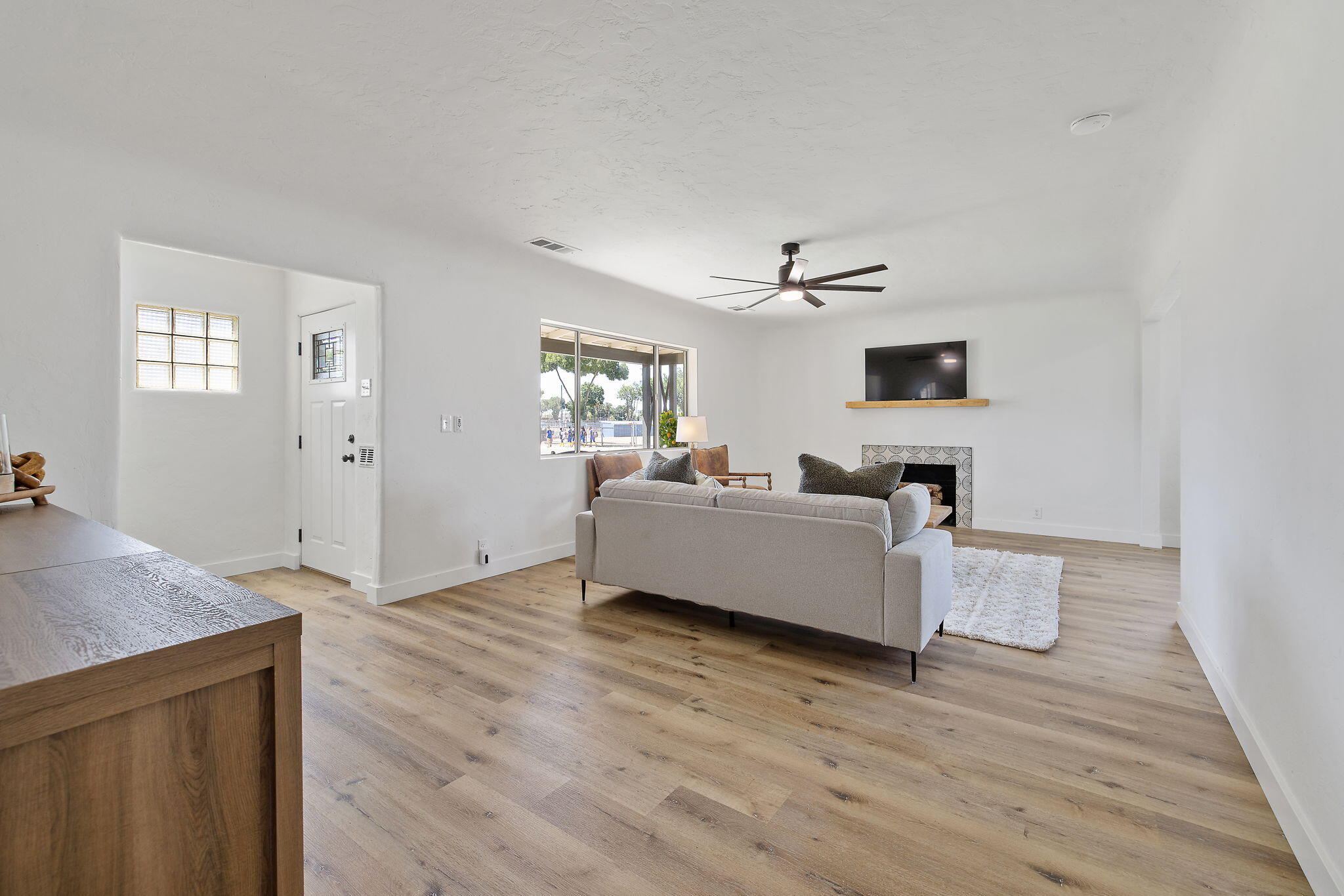 301 Lenox Ave, Exeter, CA 93221