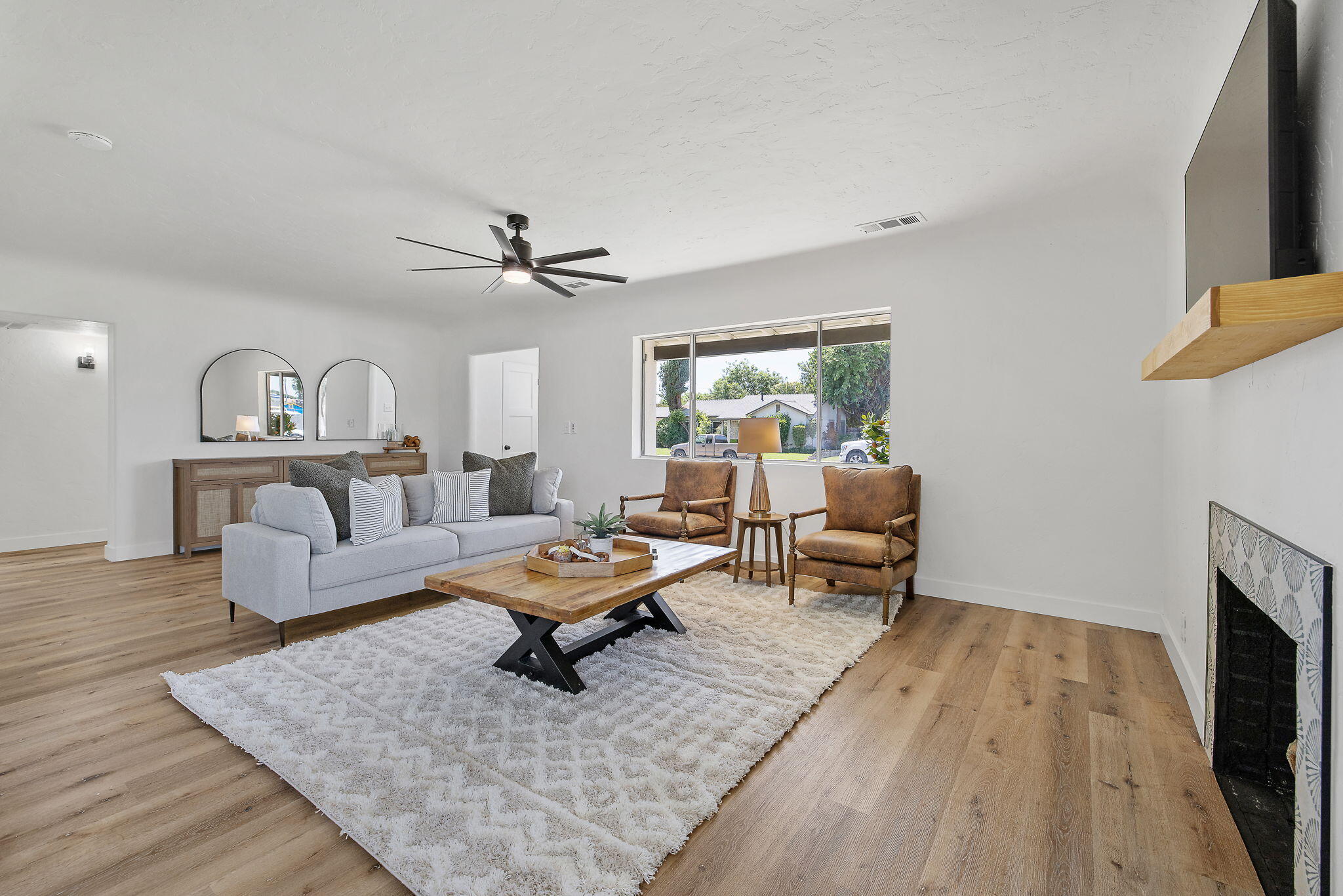 301 Lenox Ave, Exeter, CA 93221