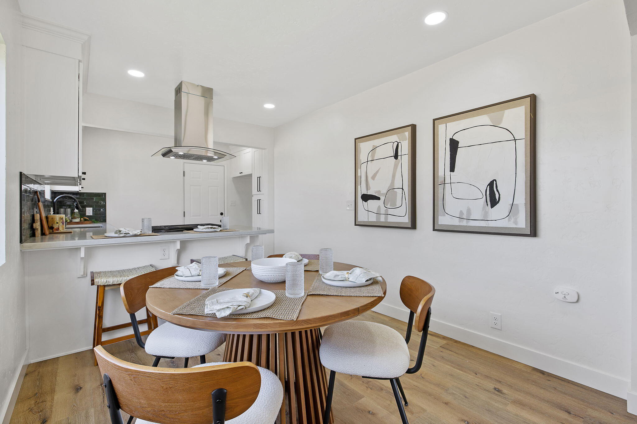 301 Lenox Ave, Exeter, CA 93221