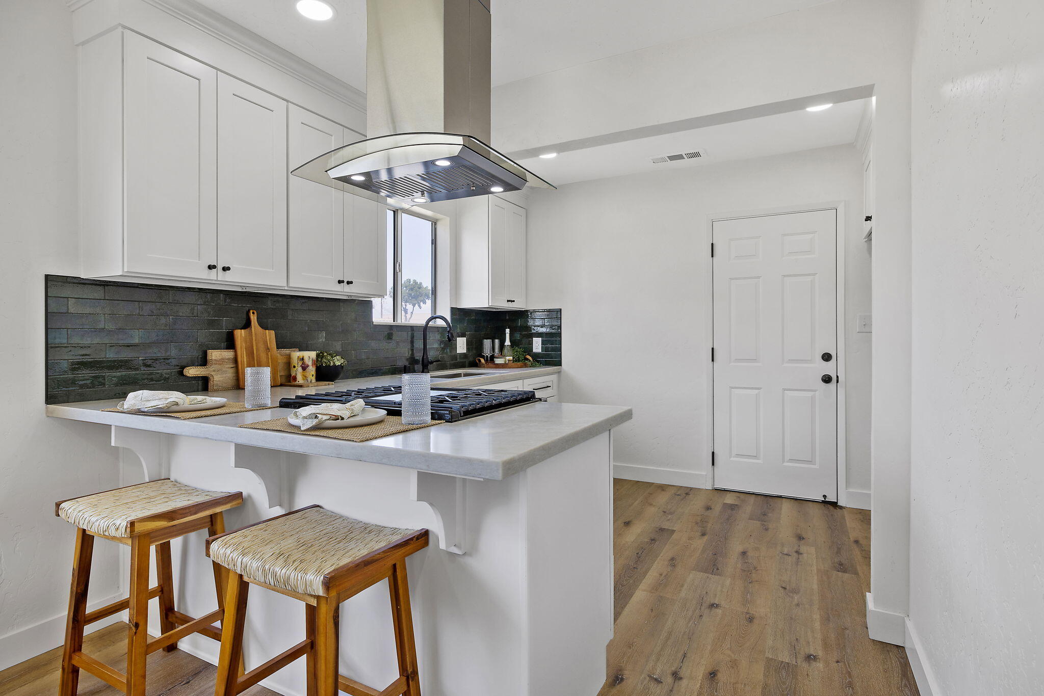 301 Lenox Ave, Exeter, CA 93221