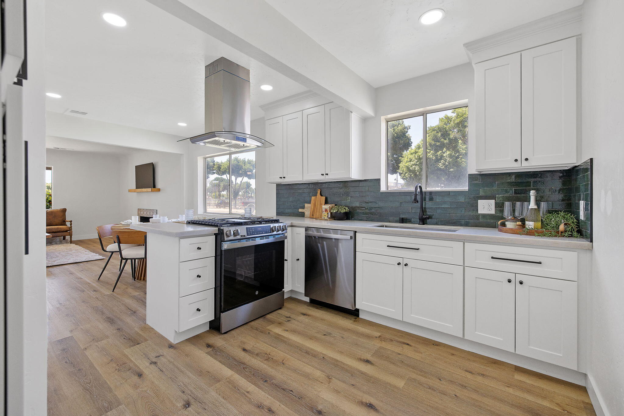 301 Lenox Ave, Exeter, CA 93221
