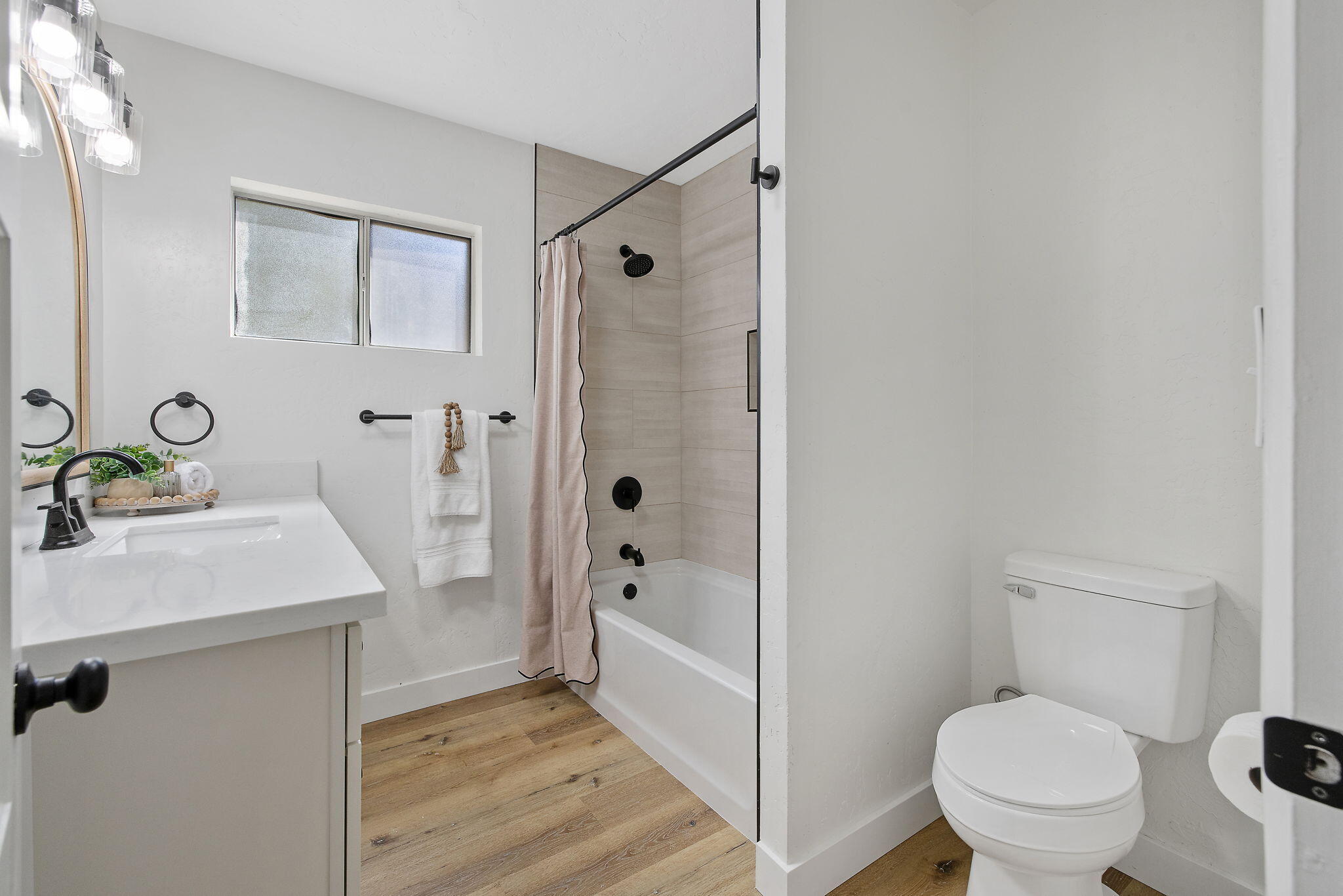 301 Lenox Ave, Exeter, CA 93221
