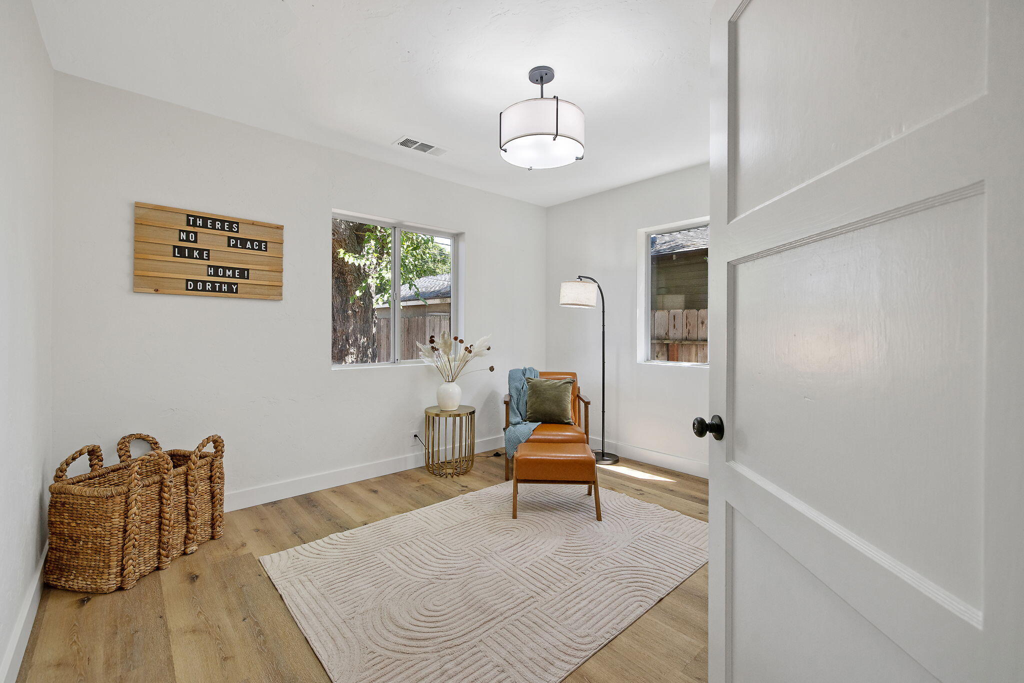 301 Lenox Ave, Exeter, CA 93221